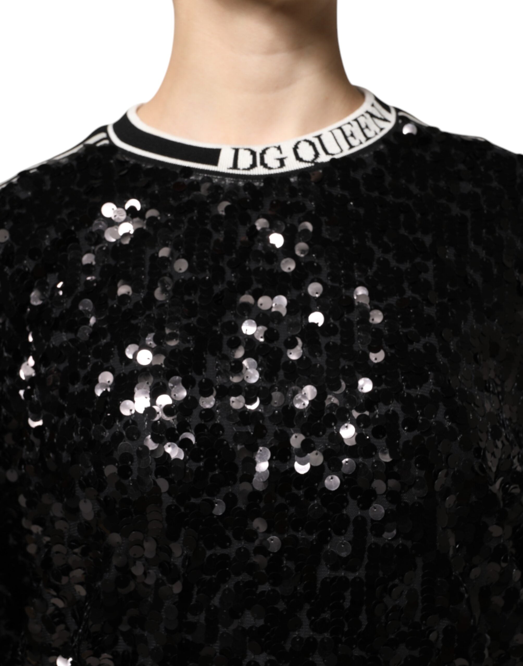Pull en maille noir Dolce & Gabbana DG Queen Sequin avec sequins brillant et design élégant visible sur l'image.