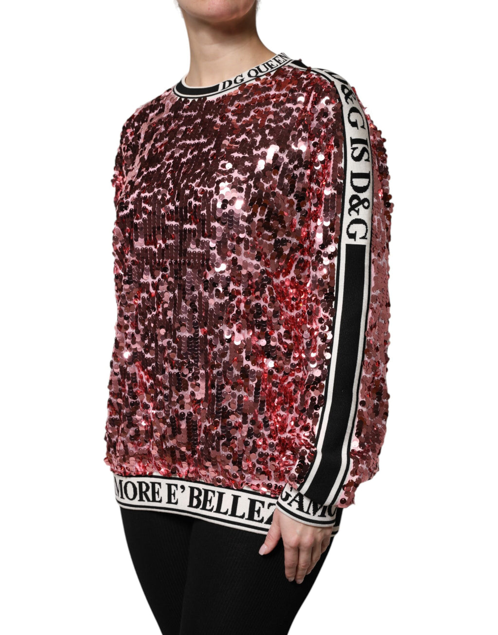 Pull-over Dolce & Gabbana DG Queen en sequins roses, pull en maille rose avec détails brillants, style élégant et féminin.