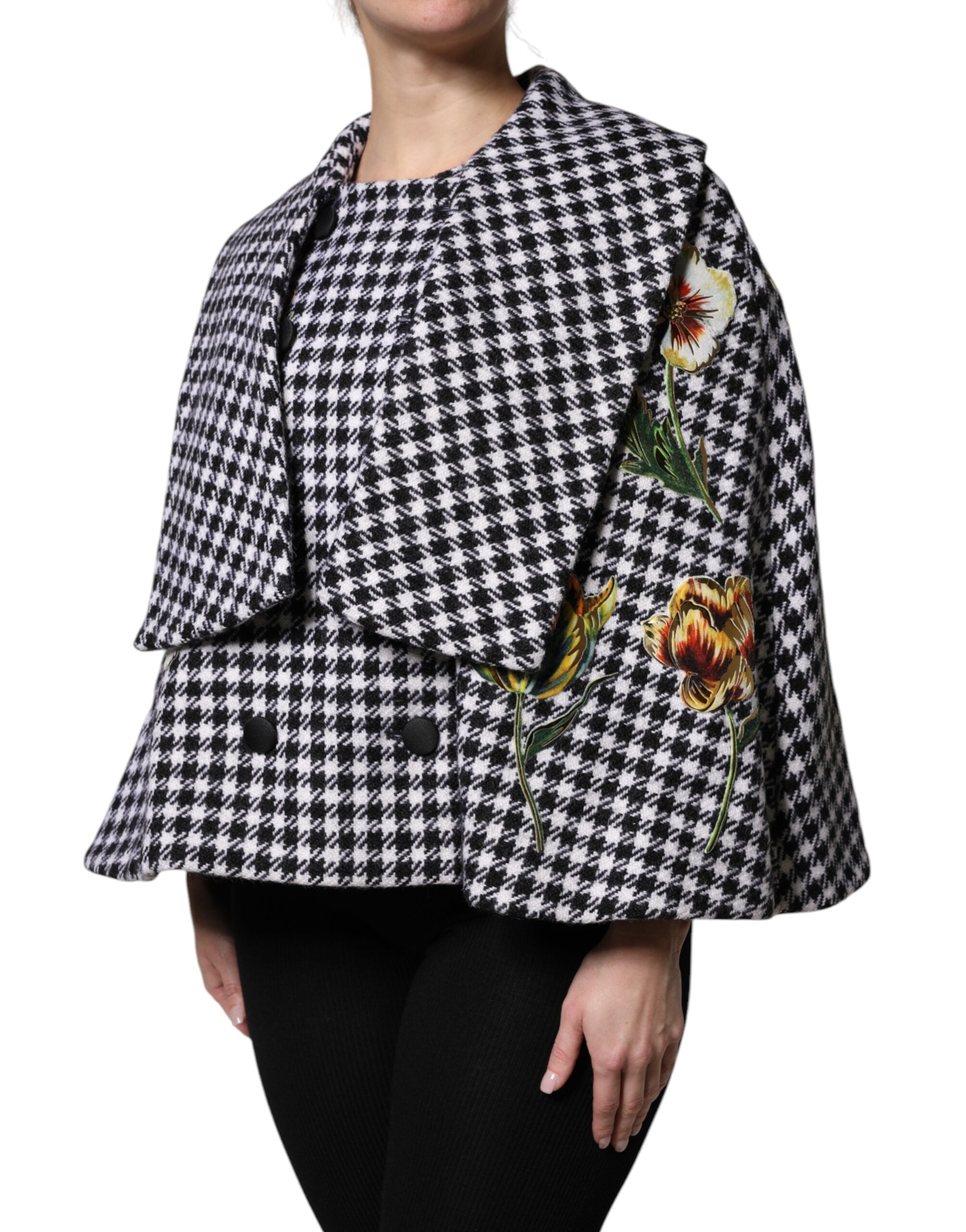 Cape blazer Dolce & Gabbana noir et blanc à motif floral monochrome, élégante veste cape avec design sophistiqué.