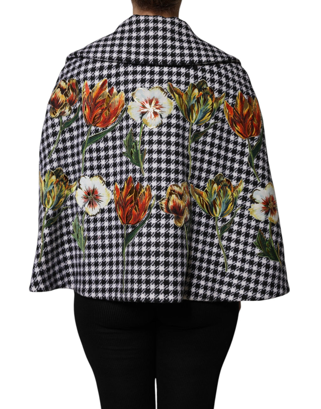 Cape blazer Dolce & Gabbana noir et blanc à motif floral monochrome, élégante veste cape tendance pour femme.
