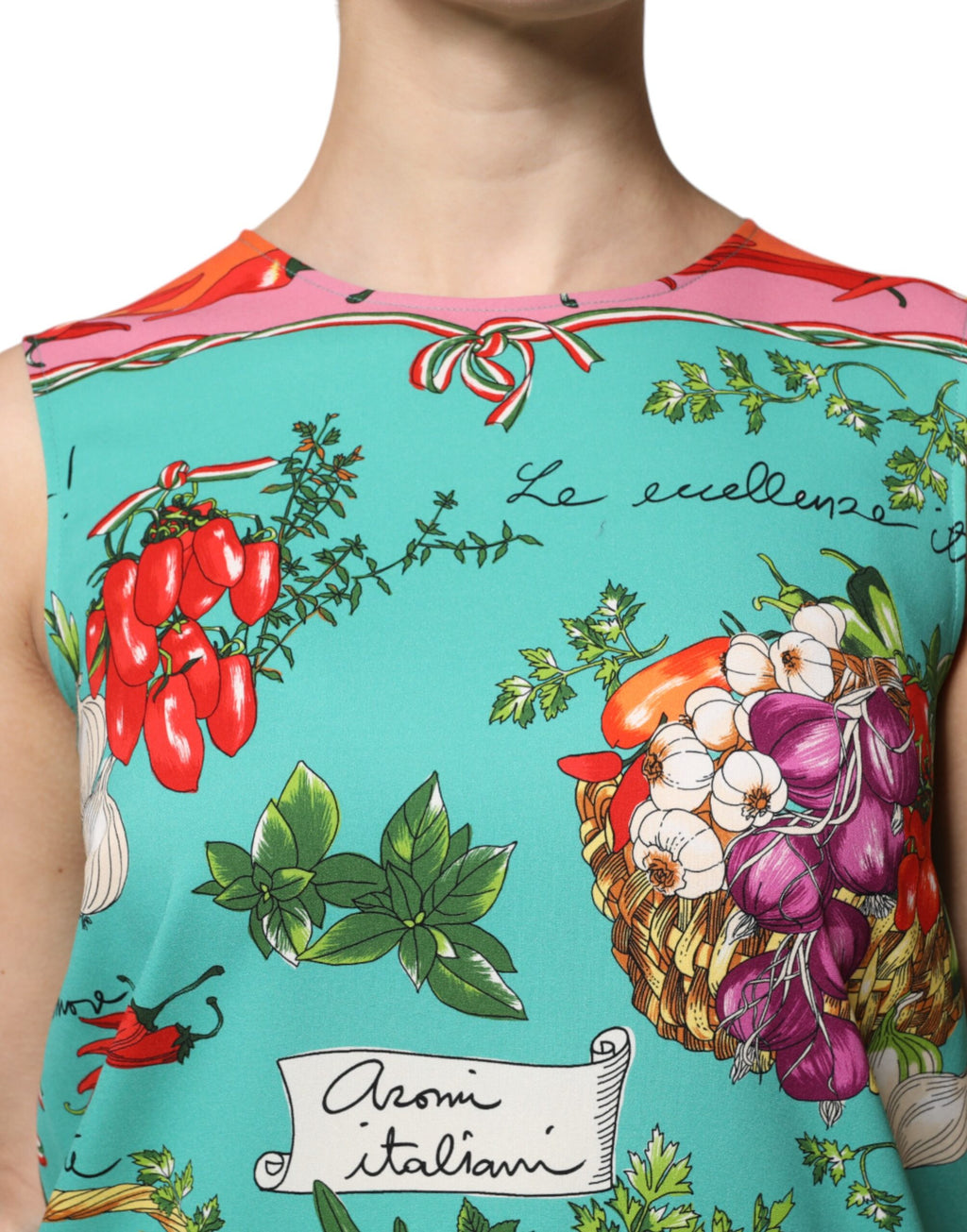 Débardeur sans manches en soie multicolore à motifs floraux de Dolce & Gabbana, tissu léger et élégant.