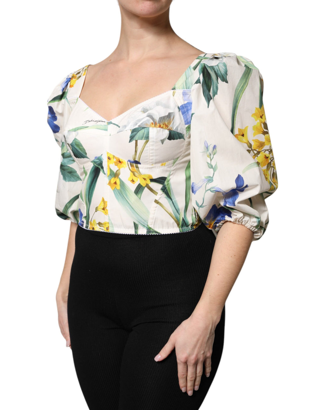 Blouse crop blanche Dolce & Gabbana à manches bouffantes avec motif floral, mode élégante et féminine.