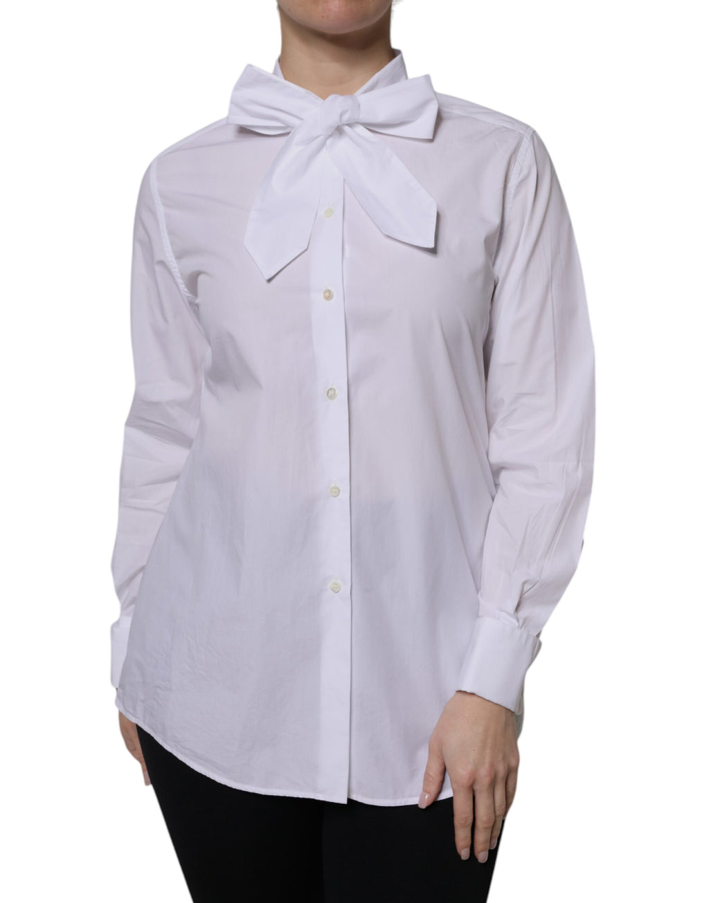 Blouse blanche à col ascot Dolce & Gabbana à manches longues, élégante et sophistiquée, vue de face.