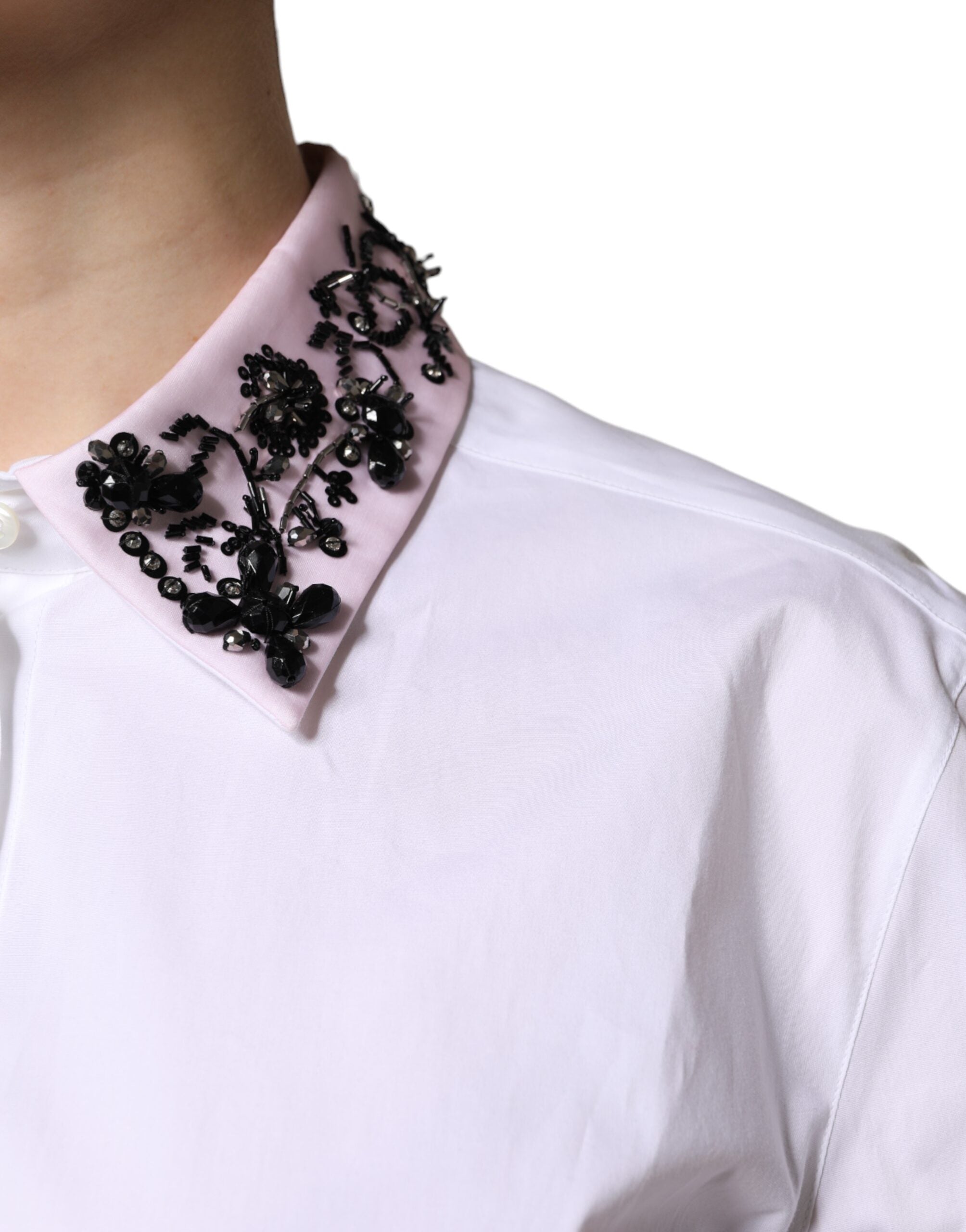 Chemise blanche Dolce & Gabbana à col orné de détails brillants, élégante blouse pour femmes.