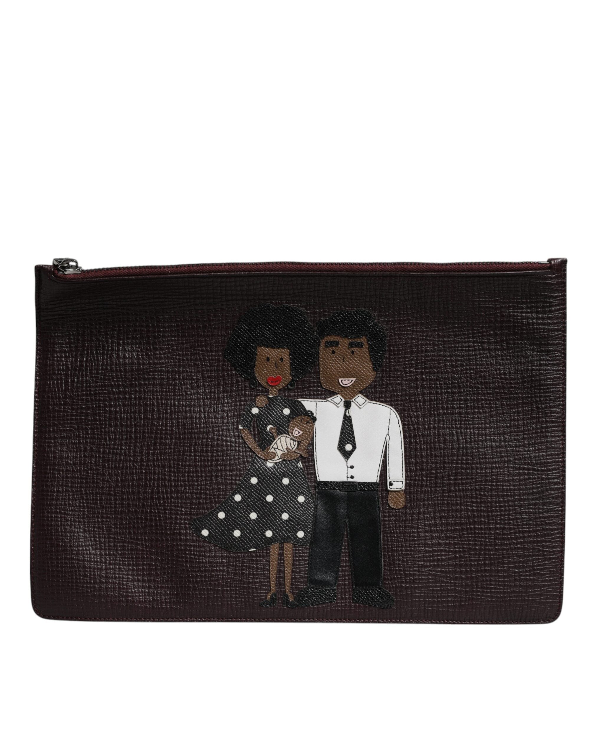 Pochette pour homme en cuir marron Dolce & Gabbana DGFAMILY avec embellissements, portant des détails décoratifs.