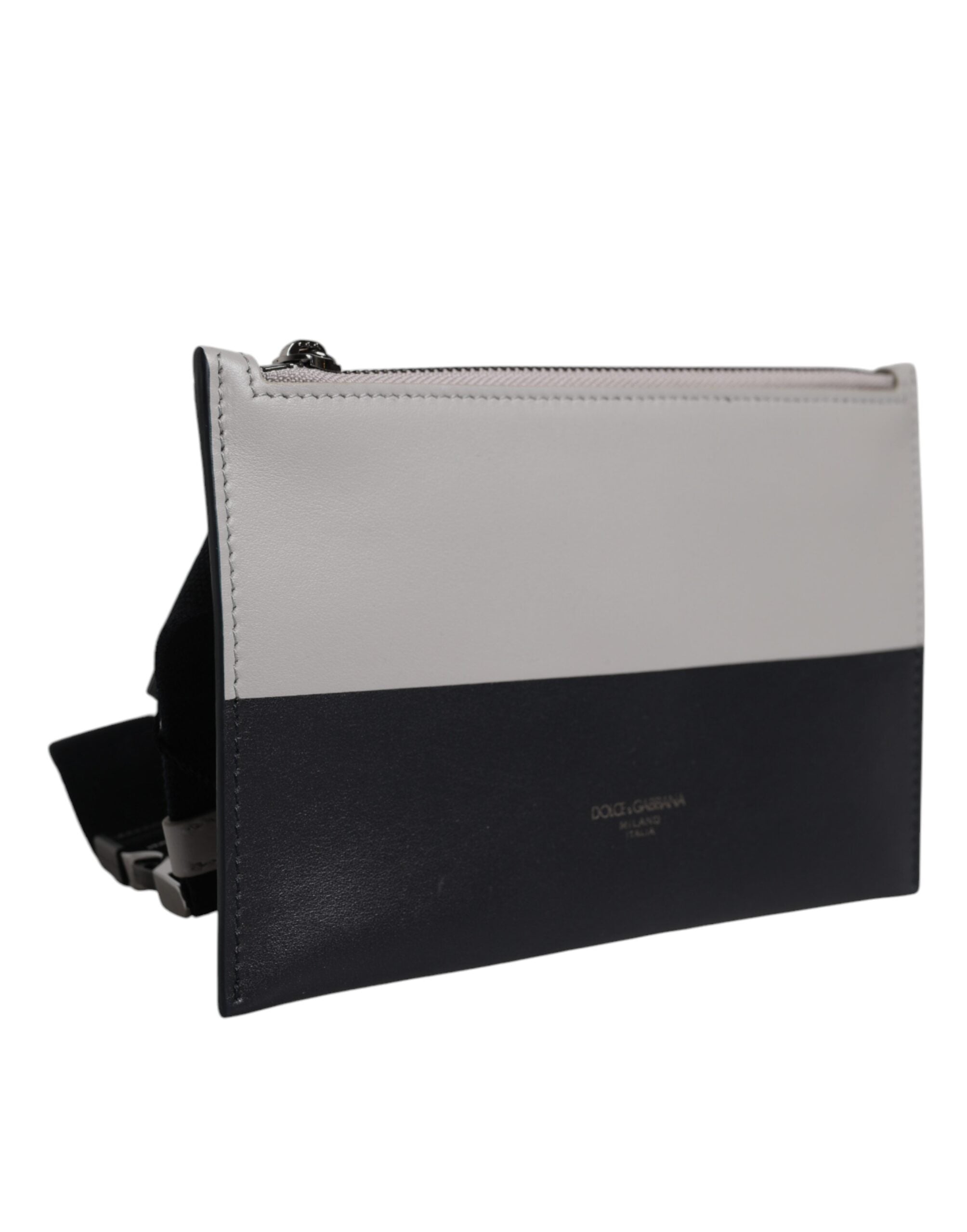 Sac à bandoulière en cuir noir et blanc Dolce & Gabbana avec logo embossé, élégant et tendance.