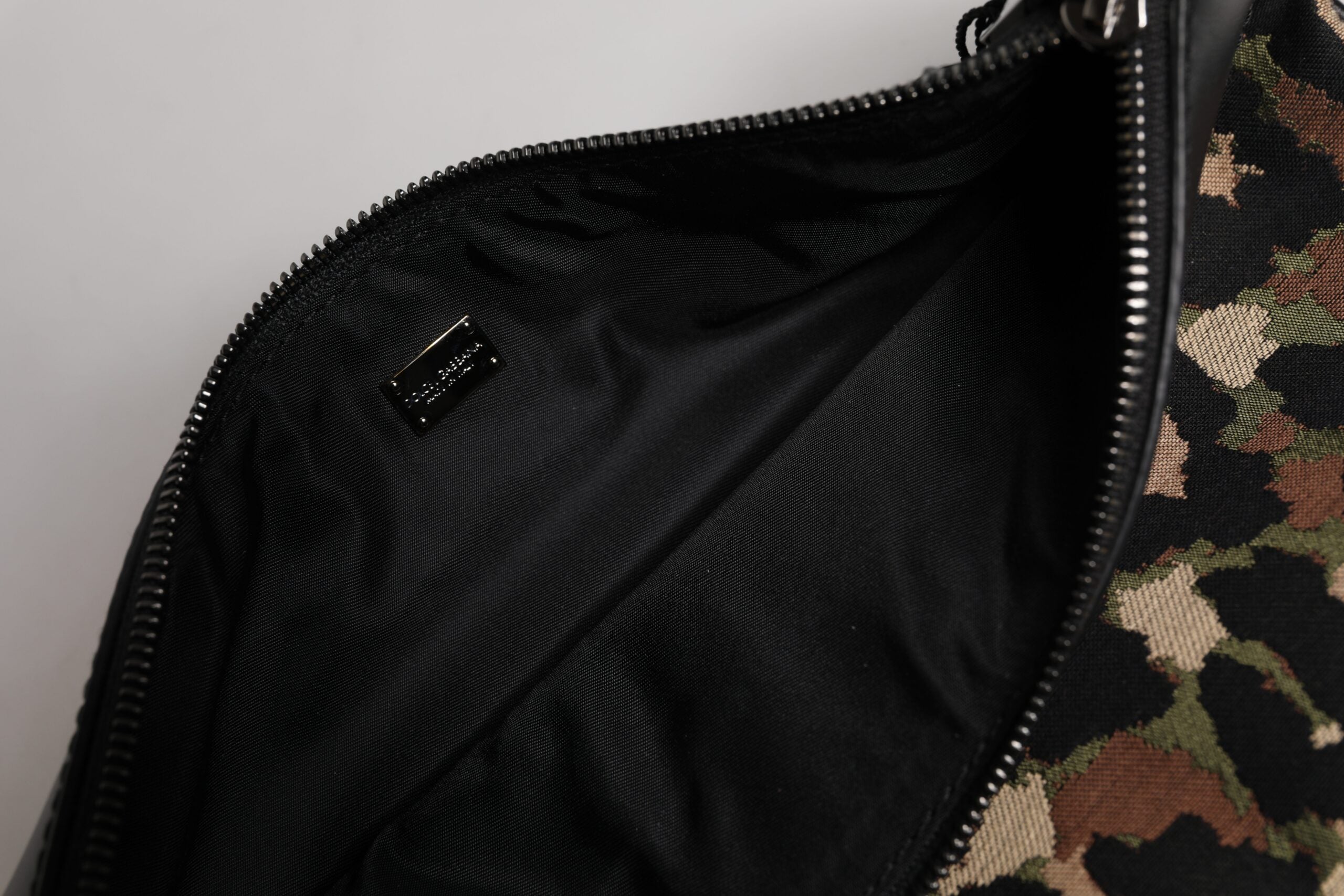 Sac pochette Dolce & Gabbana en jacquard à motif léopard multicolore avec logo et plaque.