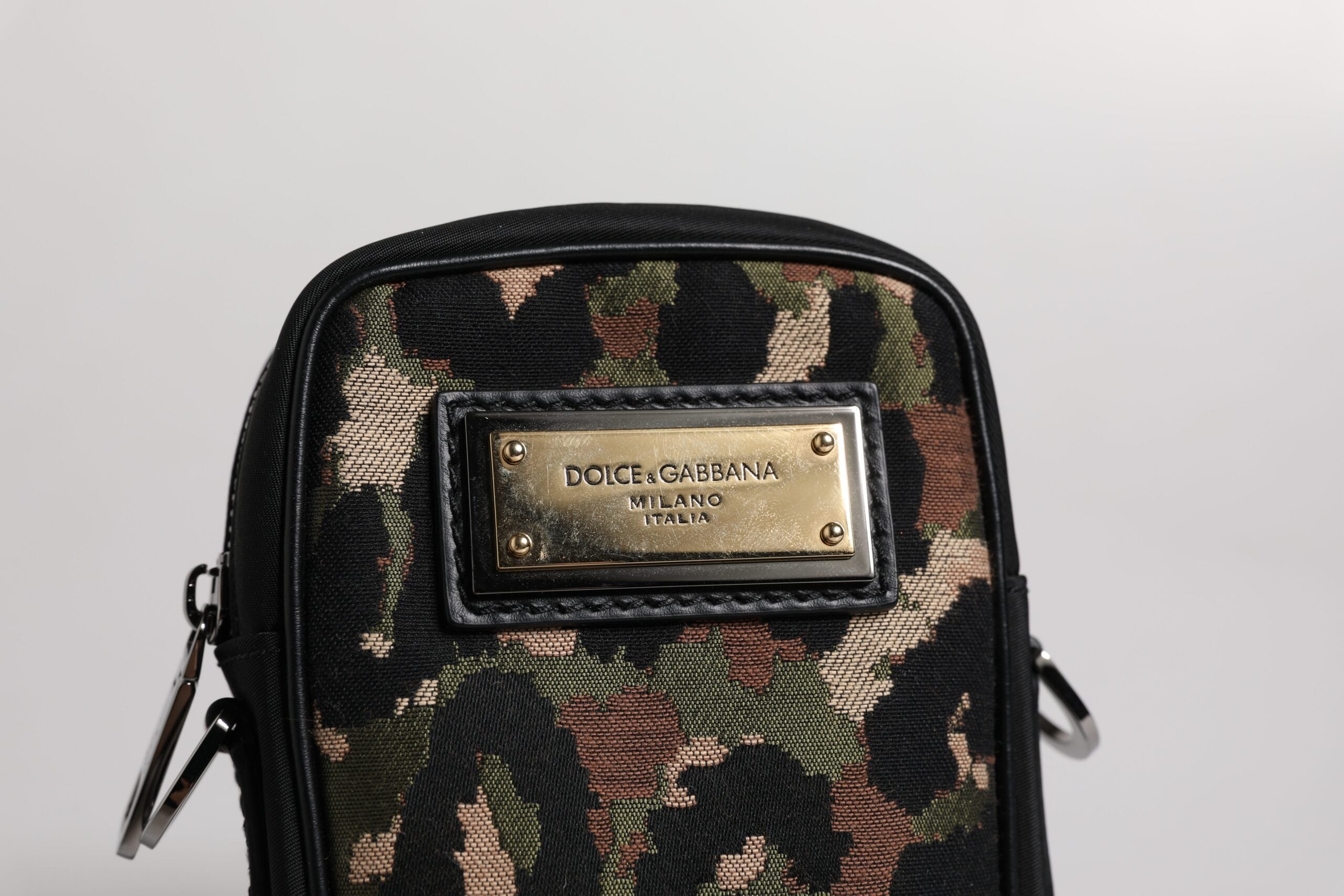 Sac à main Dolce & Gabbana à bandoulière en jacquard multicolore léopard avec logo et plaque élégante.
