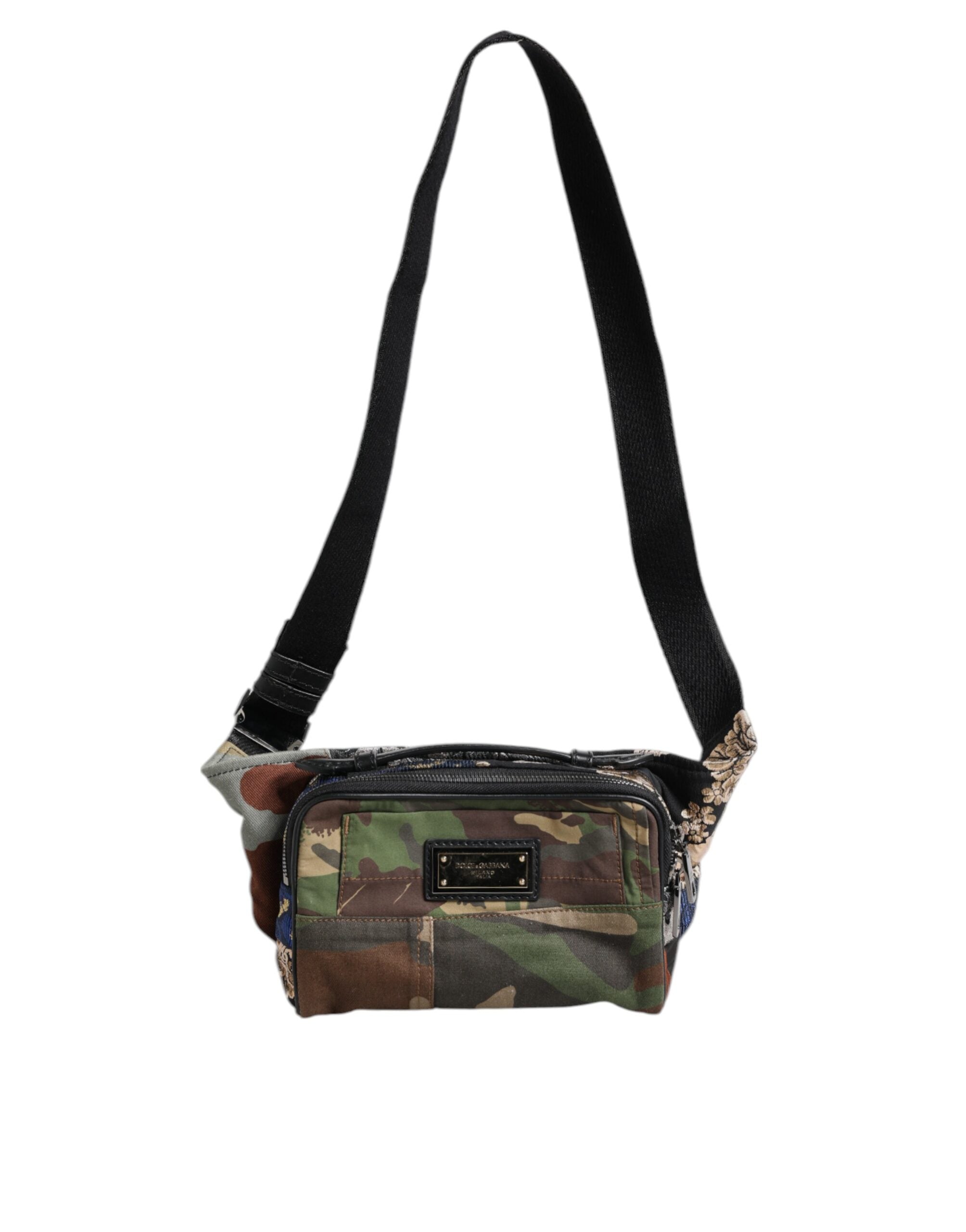 Sac banane Dolce & Gabbana camouflage multicolore avec patchwork logo, ceinture à taille large et design tendance.