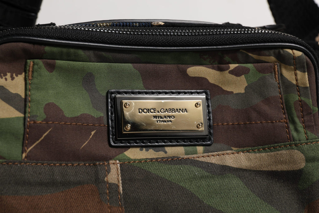 Sac banane Dolce & Gabbana à camouflage multicolore avec patchwork et logo, bague à la taille, mode urbaine et tendance.