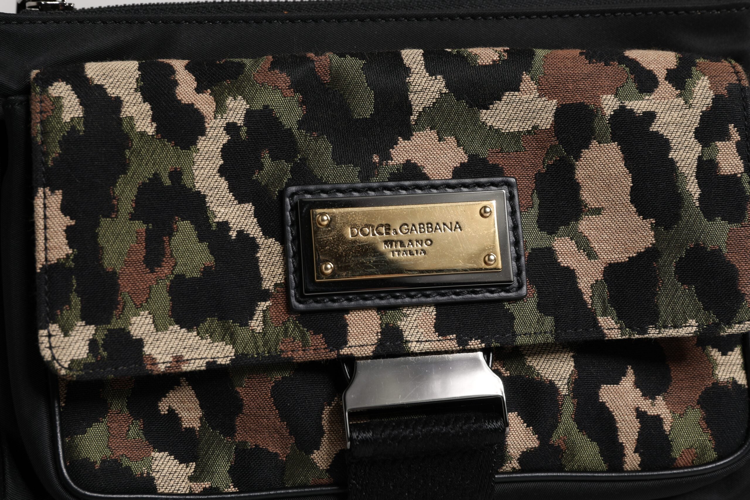 Sac à bandoulière Dolce & Gabbana en jacquard léopard multicolore, motif animalier élégant et sophistiqué.