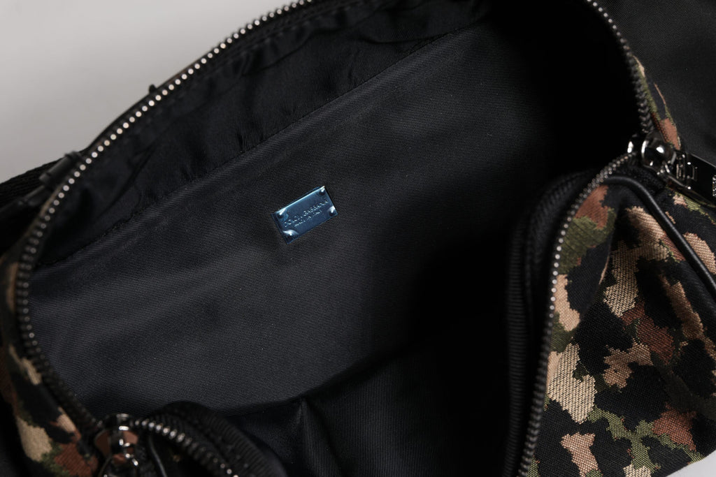 Ceinture fanny pack Dolce & Gabbana à motif léopard multicolore avec logo DG, ceinture à la taille, sac à bandoulière tendance.