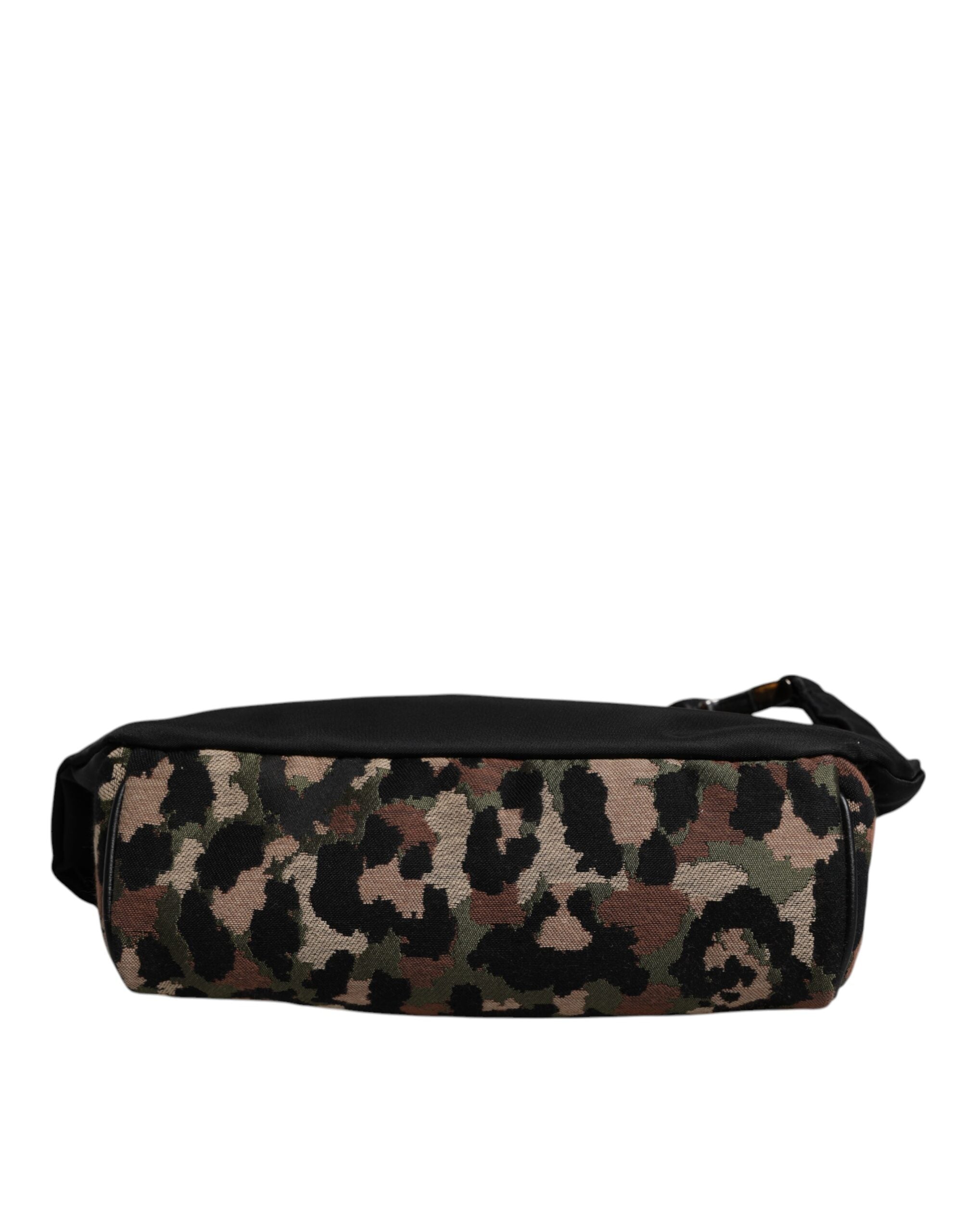 Ceinture fanny pack Dolce & Gabbana à motif léopard multicolore avec logo DG, portée en ceinture ou en sac.