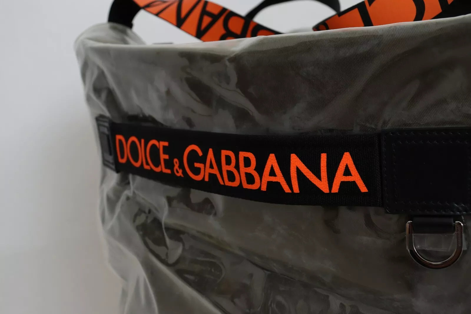 Sac cabas oversize en plastique vert Dolce & Gabbana Fashion Expression, design audacieux et moderne, idéal pour un style tendance