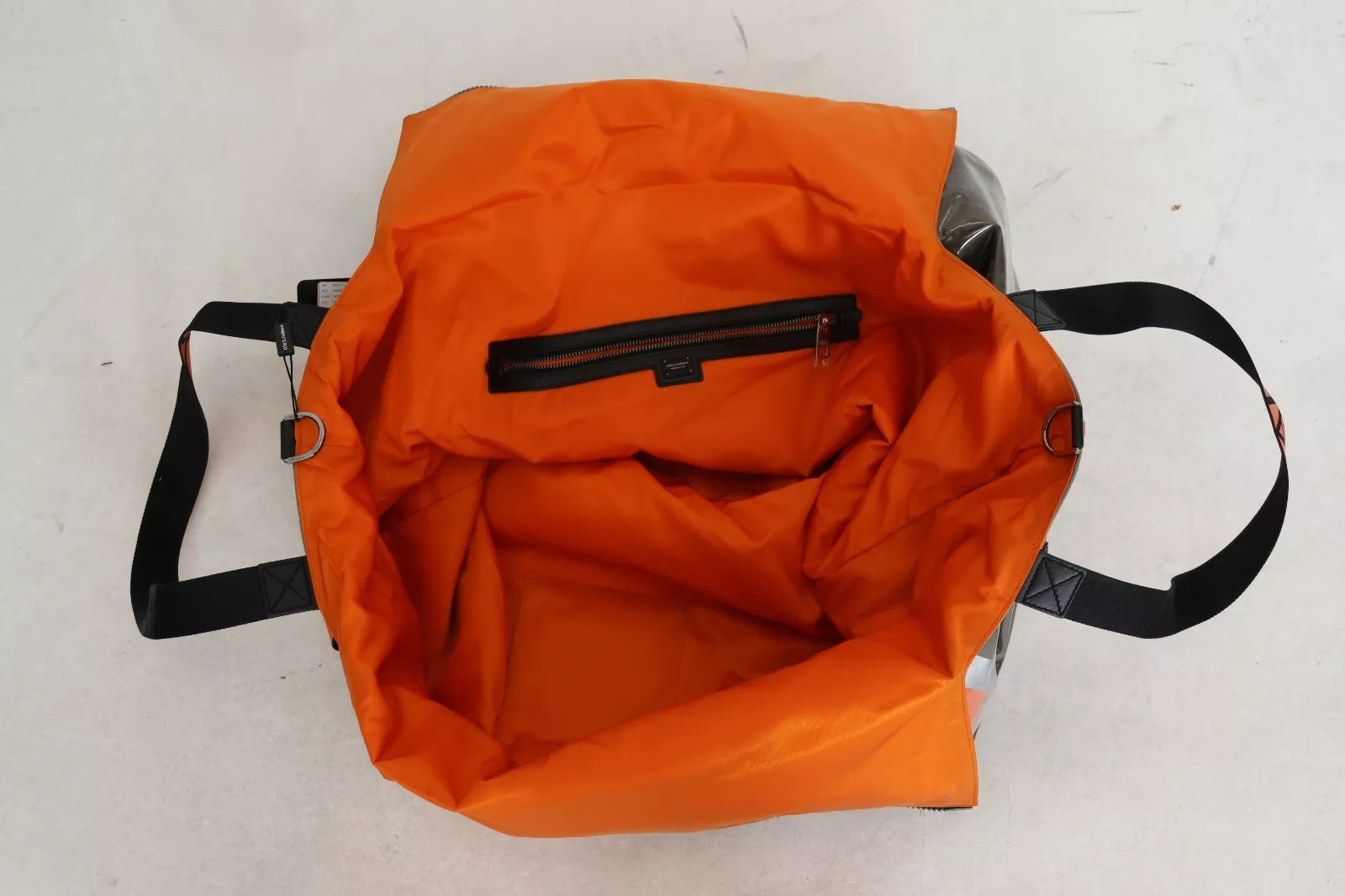 Sac tote en plastique vert de Dolce & Gabbana, grand format et design tendance pour la mode expression.