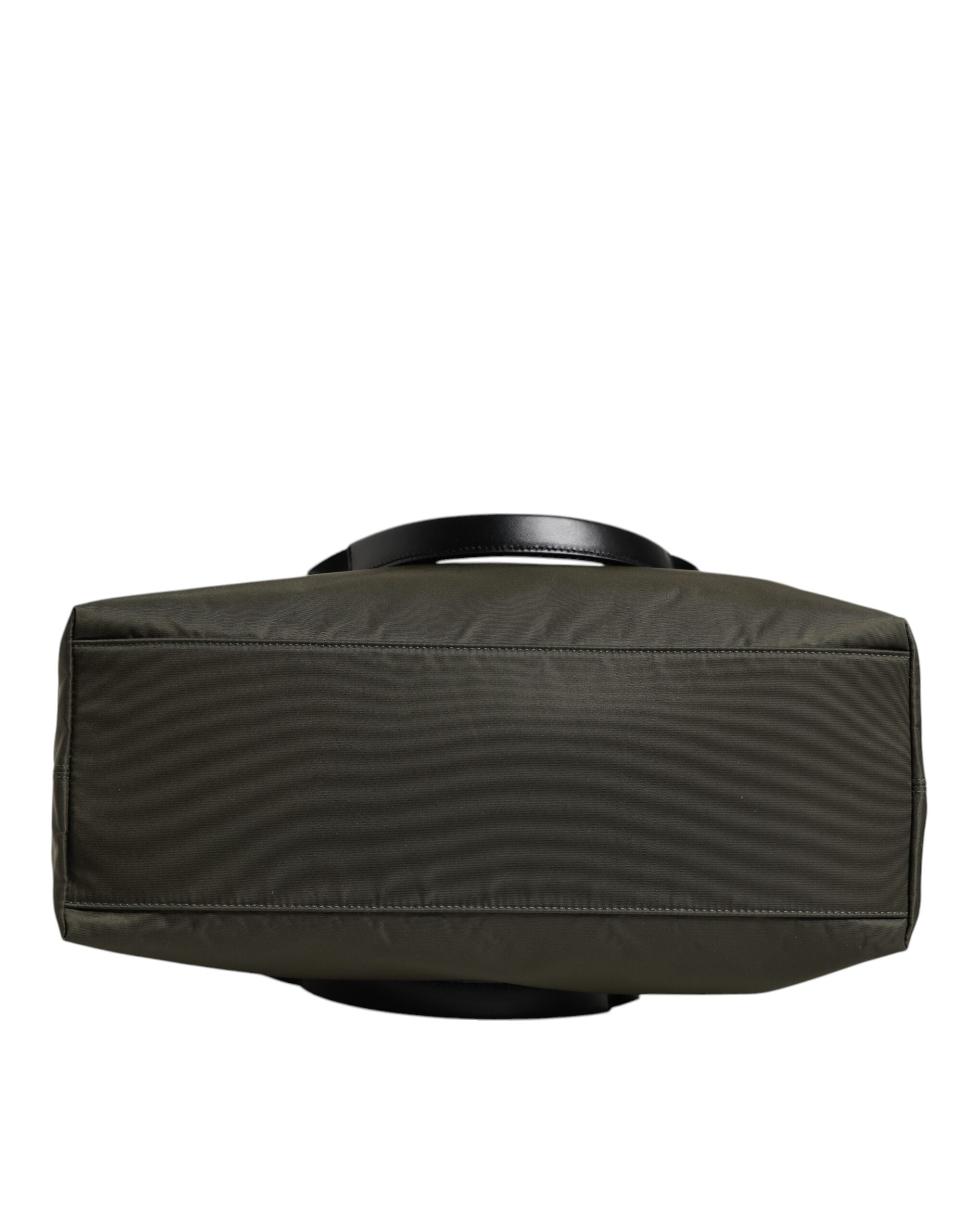 Sac à main Dolce & Gabbana en nylon vert militaire avec bandoulière, élégant et pratique, pour un style moderne et sophistiqué.