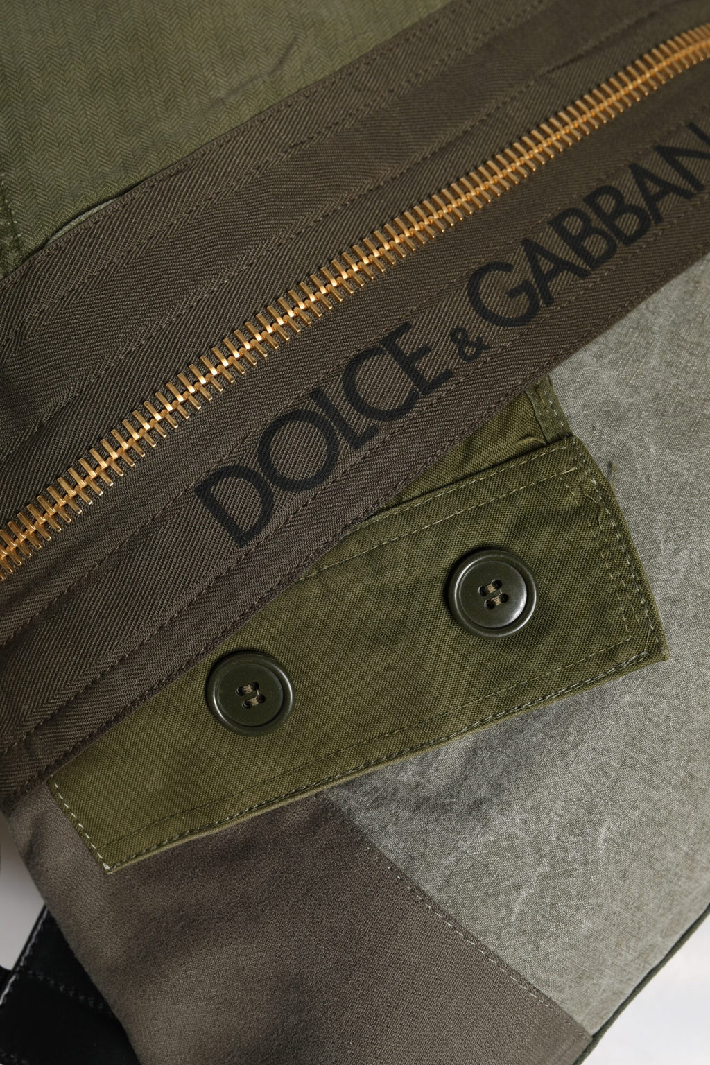 Sac à dos Dolce & Gabbana en coton vert militaire avec patchwork, style robuste et tendance pour un look décontracté.