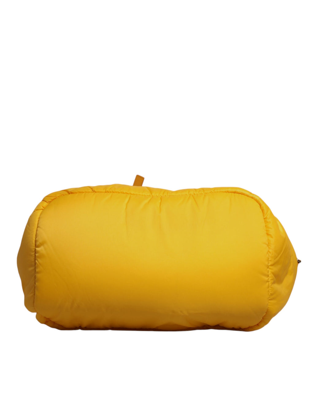 Sac à main Dolce & Gabbana en nylon jaune-orange avec logo en plaque, porté en main ou sur l'épaule.
