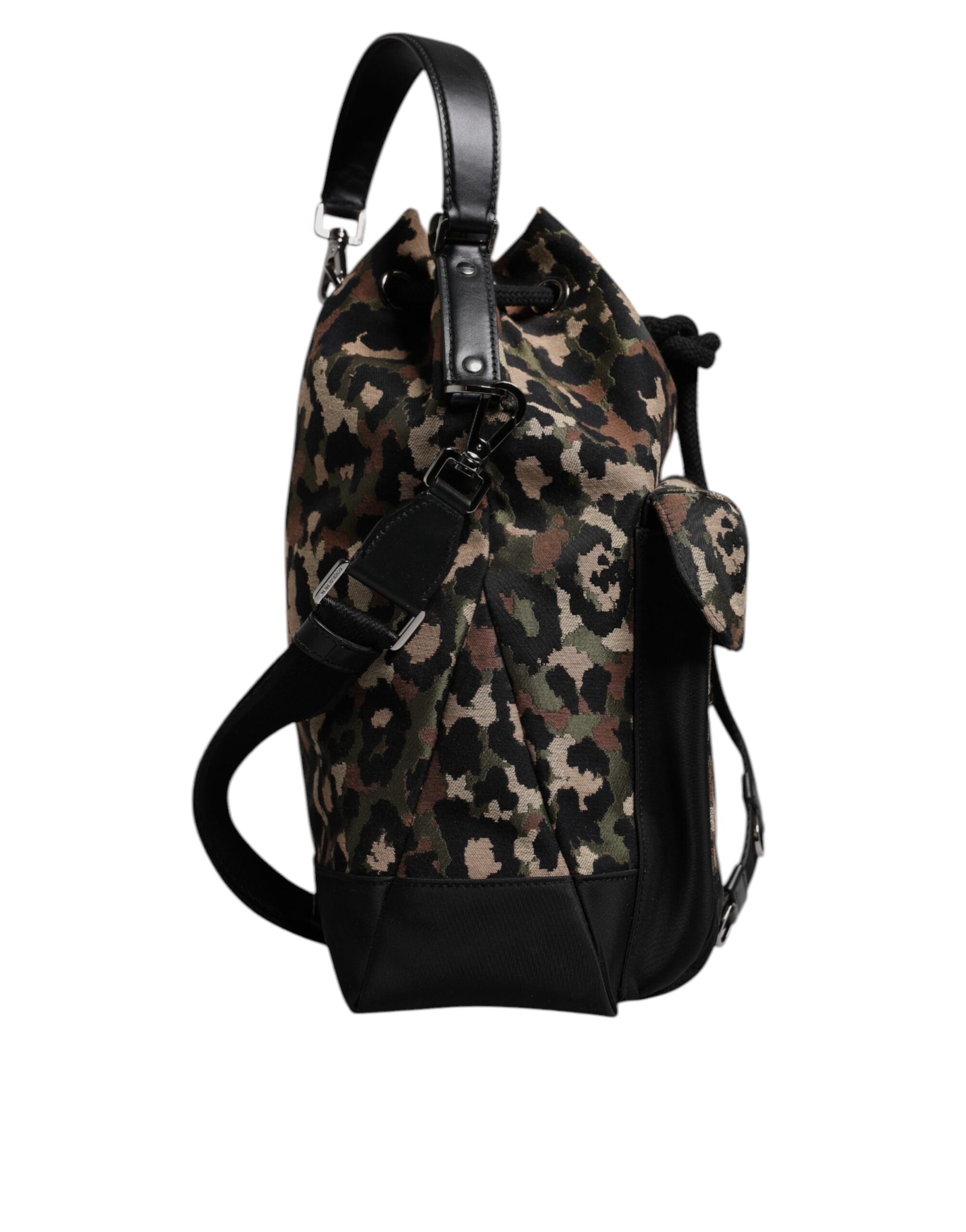 Sac à bandoulière Dolce & Gabbana en coton multicolore avec motif léopard, style seau et design tendance.