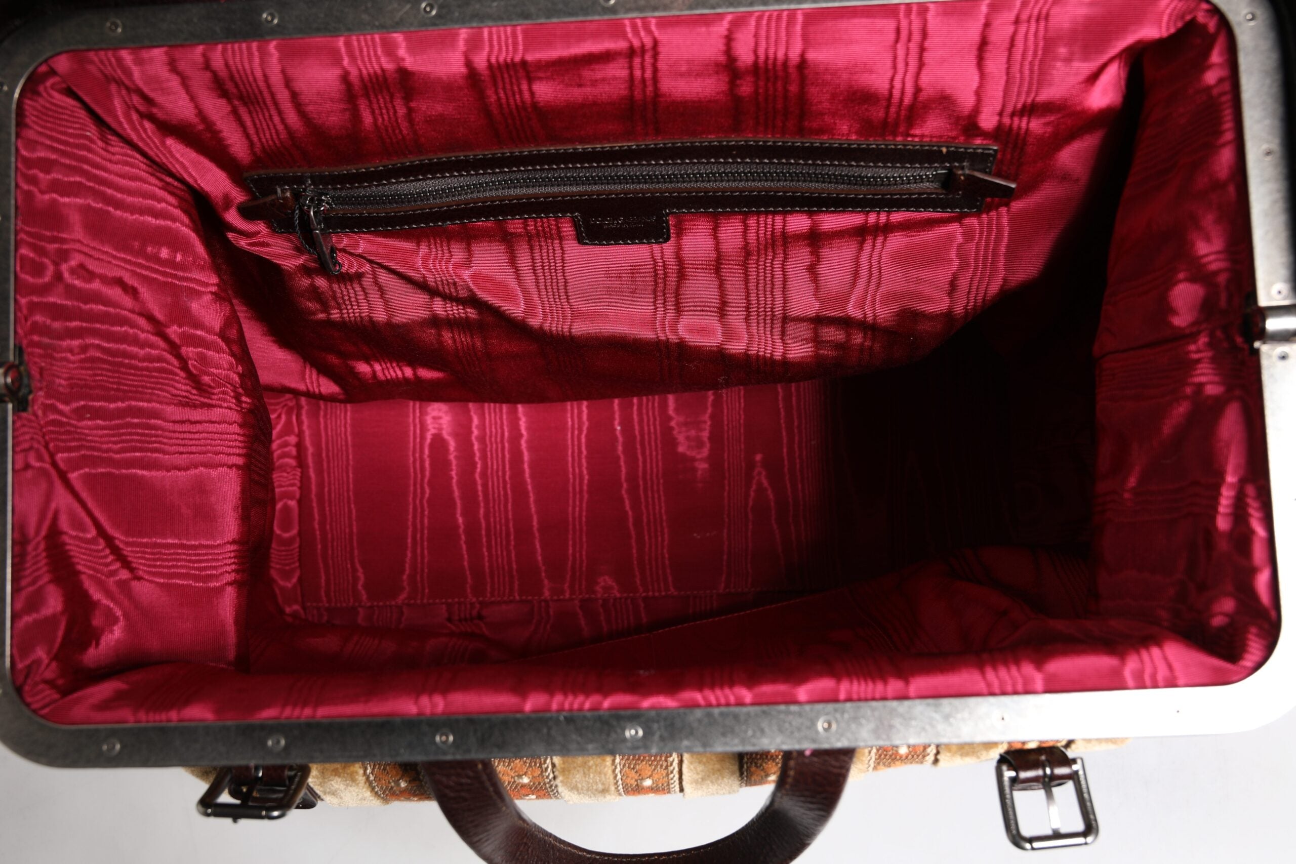 Sac à main de voyage en velours beige et bordeaux Dolce & Gabbana, en cuir et jacquard, avec motifs élégants.