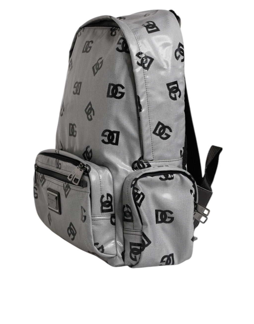 Sac à dos en polyester gris et noir Dolce & Gabbana avec plaque logo DG, style élégant et moderne.