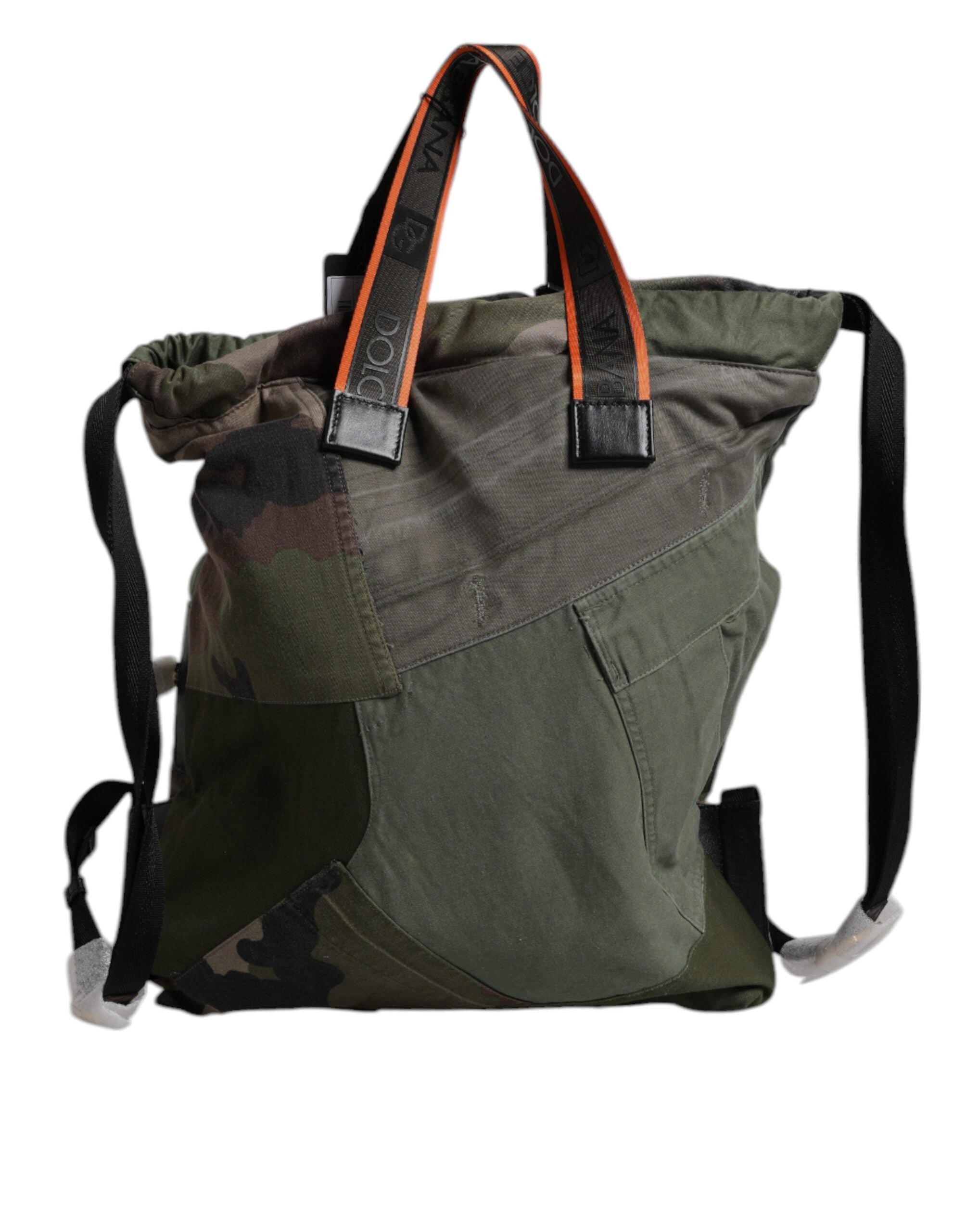 Sac à dos Dolce & Gabbana en vert militaire avec patchwork, style robuste et tendance, vue de face avec poignées et détails visibles.