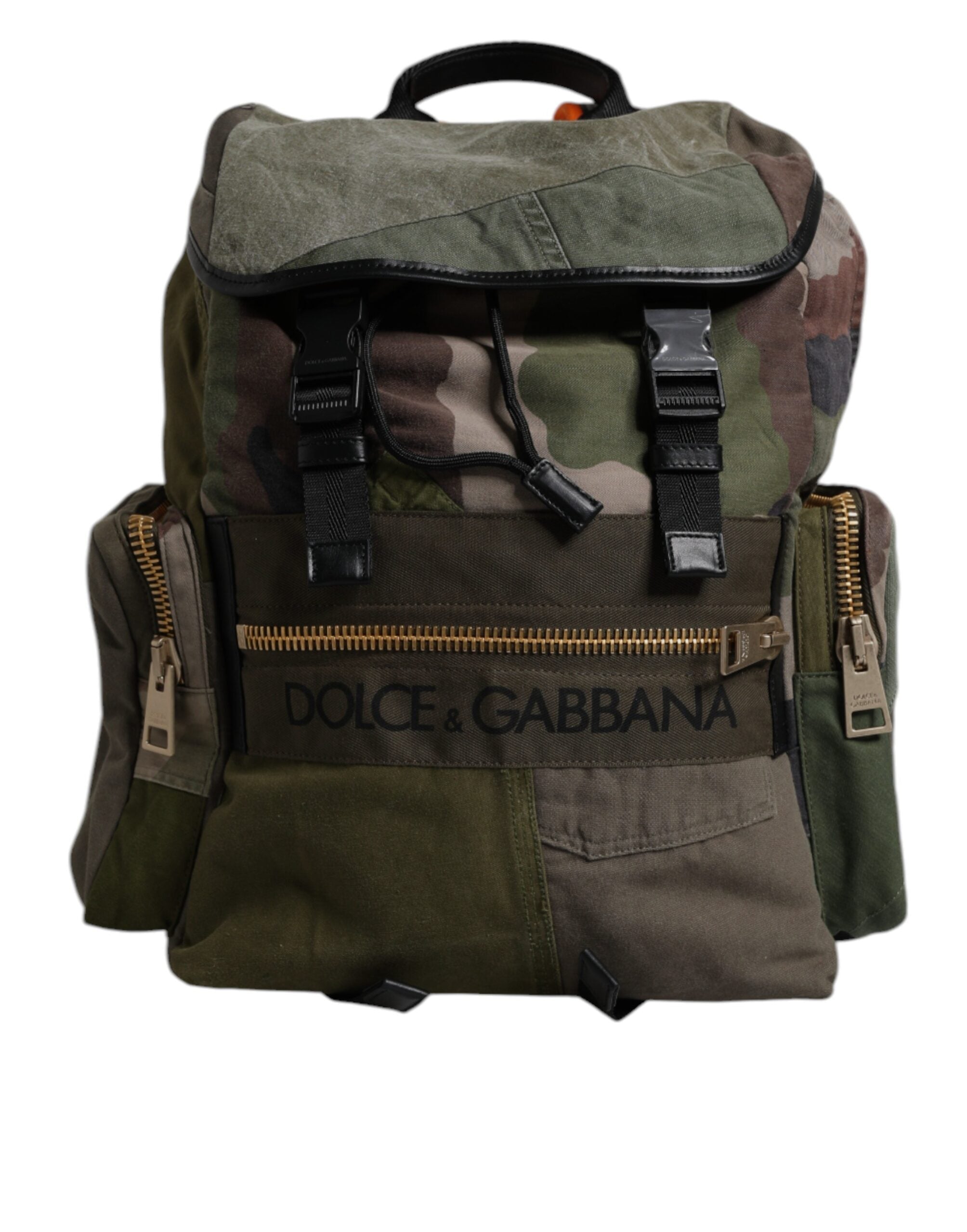 Sac à dos scolaire militaire vert patchwork de Dolce & Gabbana, avec détails en toile et bretelles ajustables.