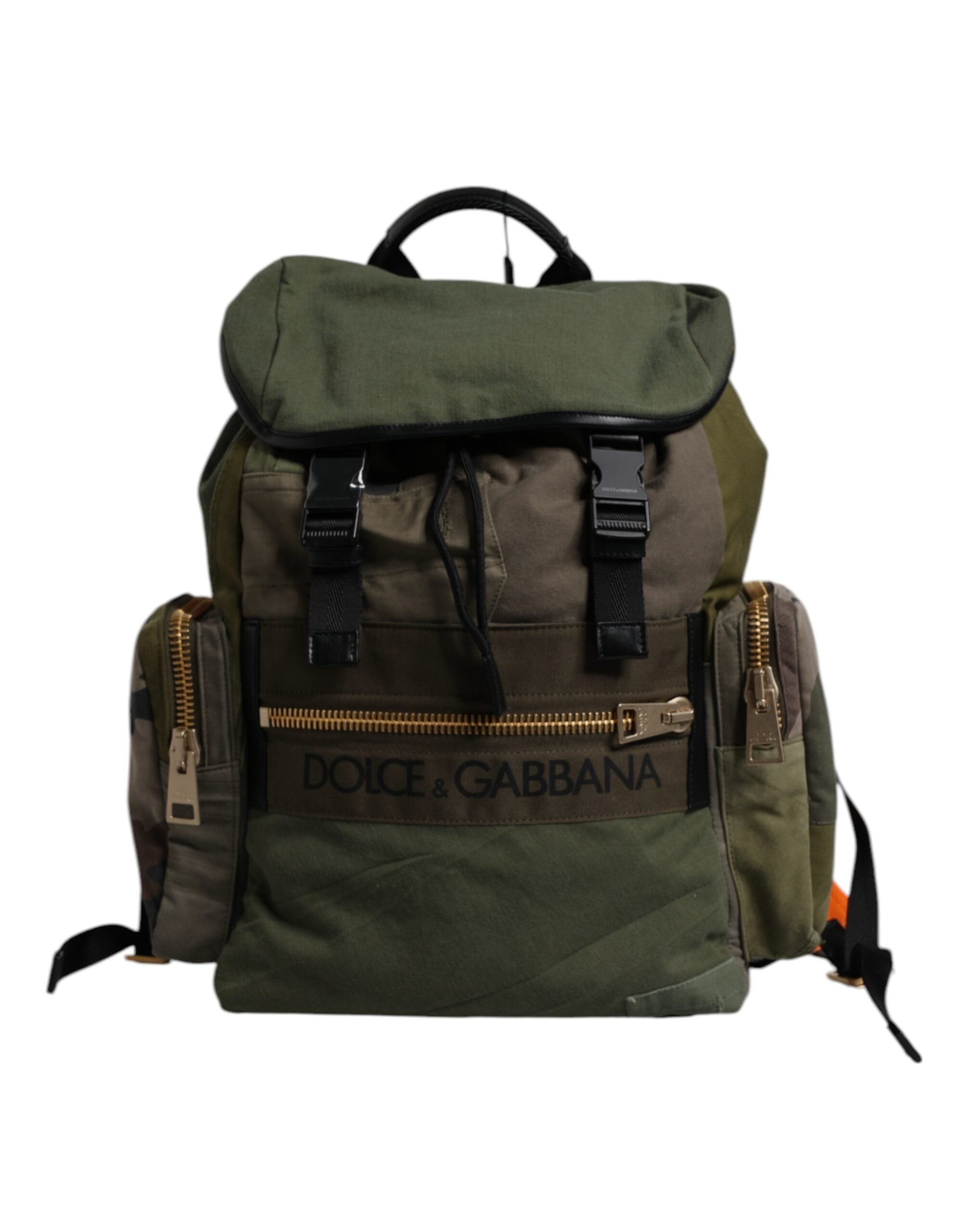 Sac à dos de voyage en patchwork vert militaire de Dolce & Gabbana, design élégant et pratique avec logos visibles.