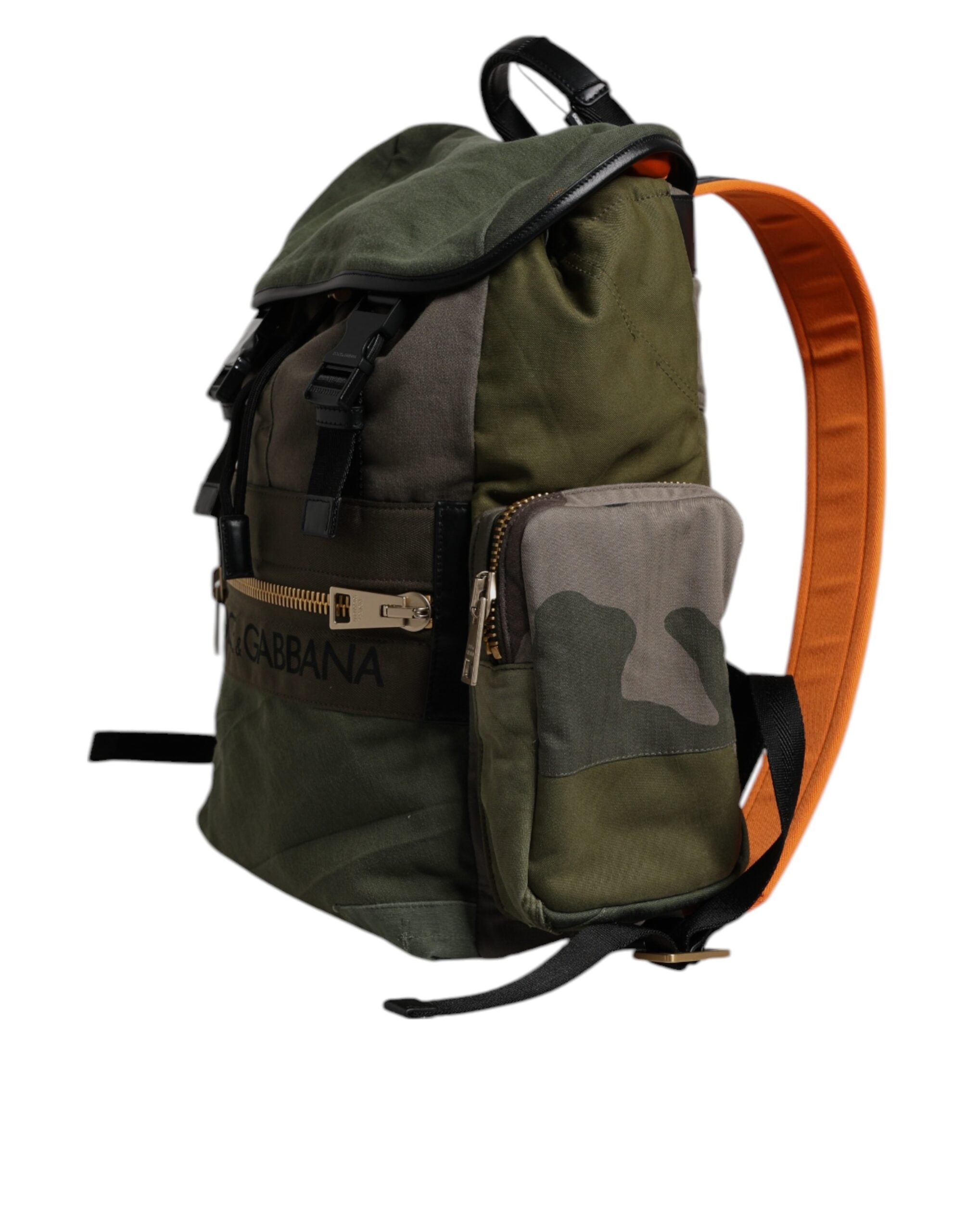 Sac à dos de voyage Dolce & Gabbana kaki avec patchwork militaire, pochettes et détails tendance, en tissu robuste et élégant.