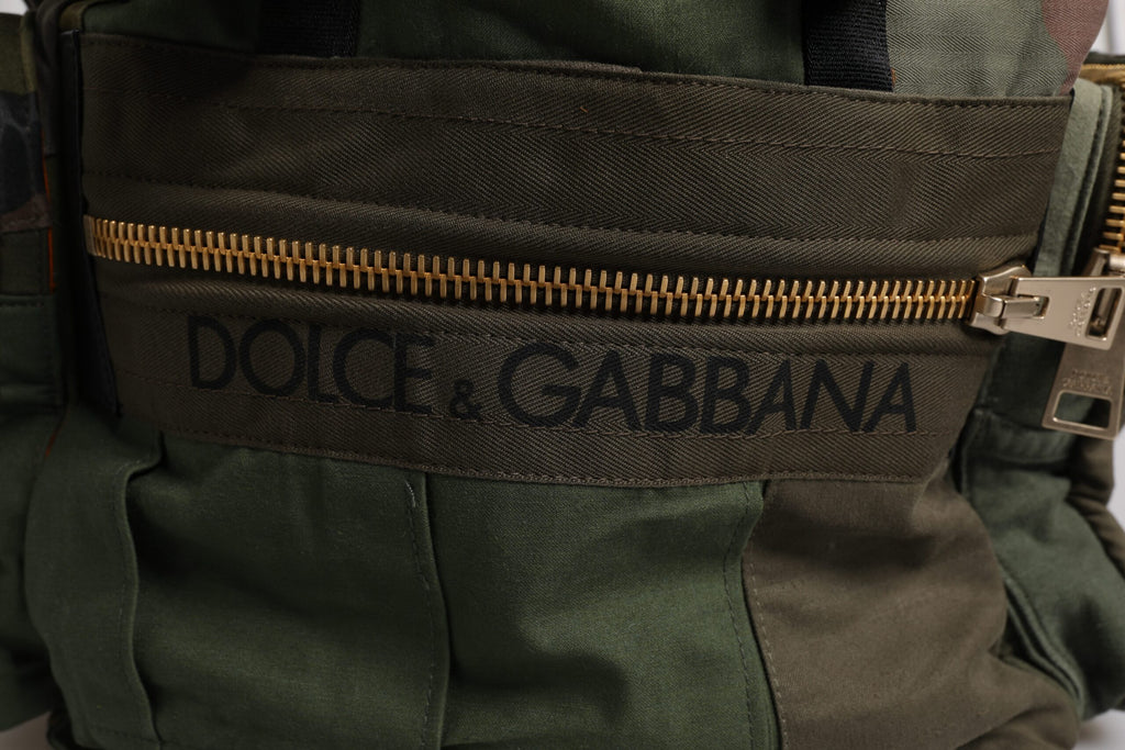 Sac à dos de voyage Dolce & Gabbana en patchwork vert militaire, avec plusieurs poches et détails stylés.
