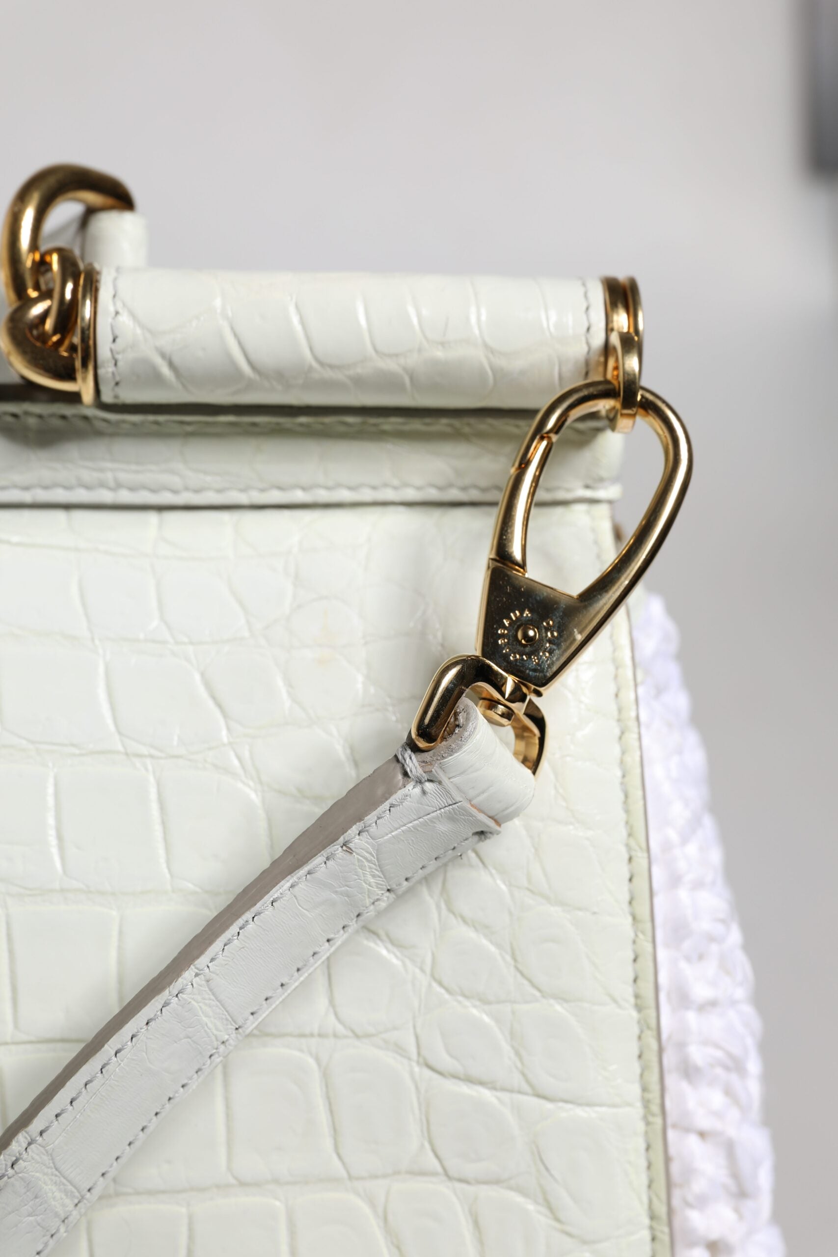 Sac à main Dolce & Gabbana en cuir blanc et rafia, à poignée en haut pour sac à bandoulière élégant et tendance.