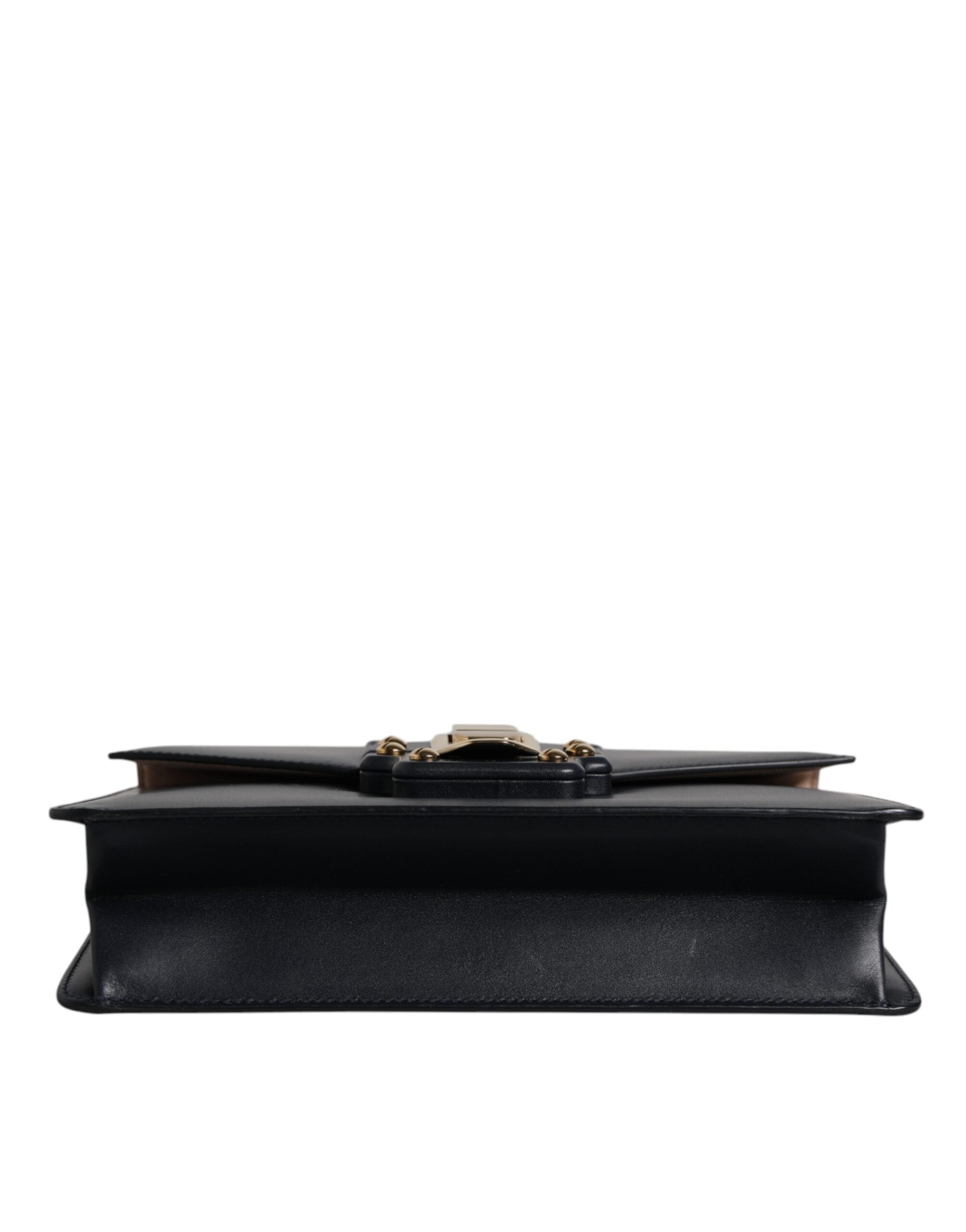 Sac à bandoulière en cuir de veau noir de Dolce & Gabbana, avec bandoulière en cuir élégant et détails sophistiqués.