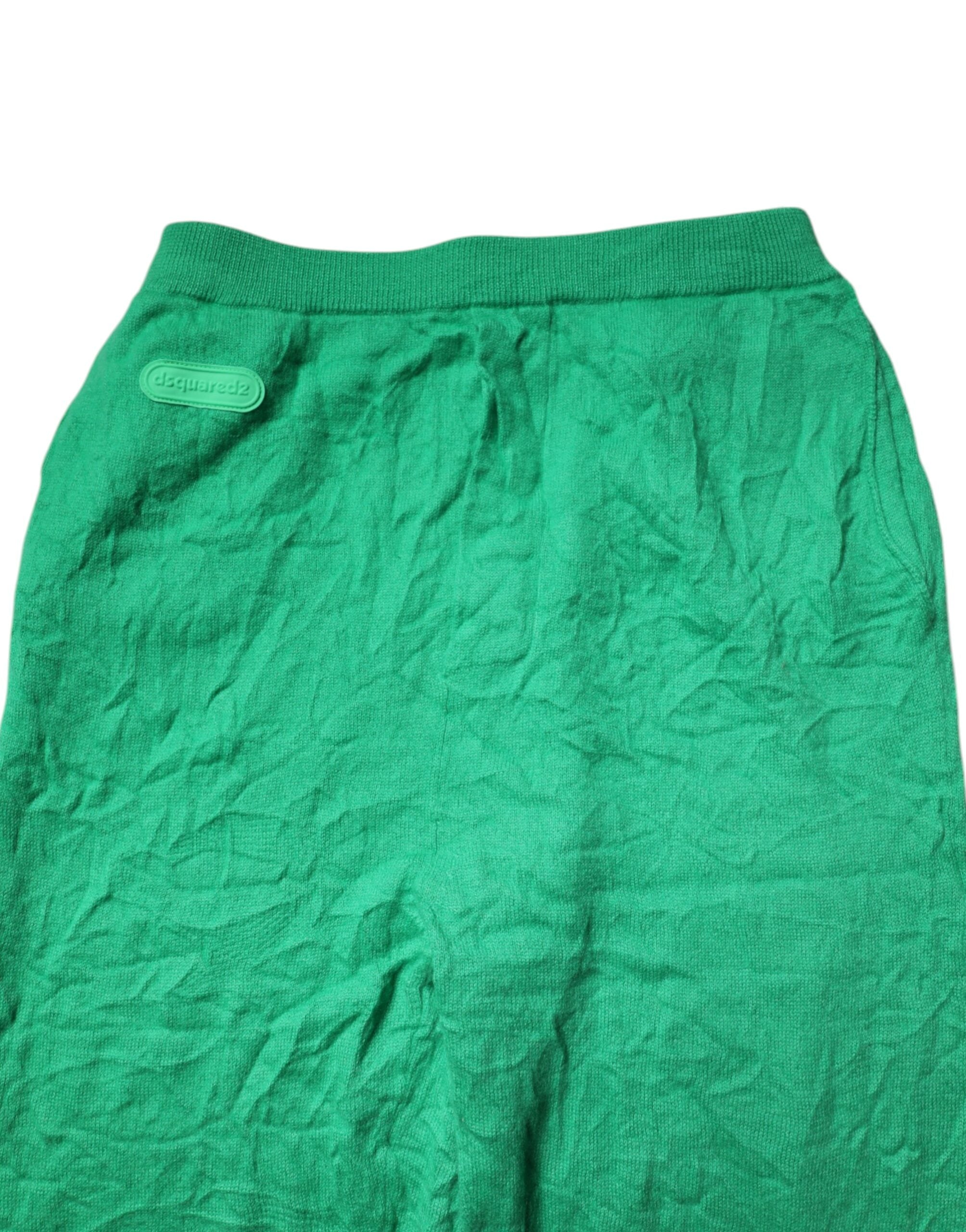 Pantalon homme décontracté en coton vert avec taille élastique de la marque Dsquared², vue en gros plan sur le tissu et la coupe.