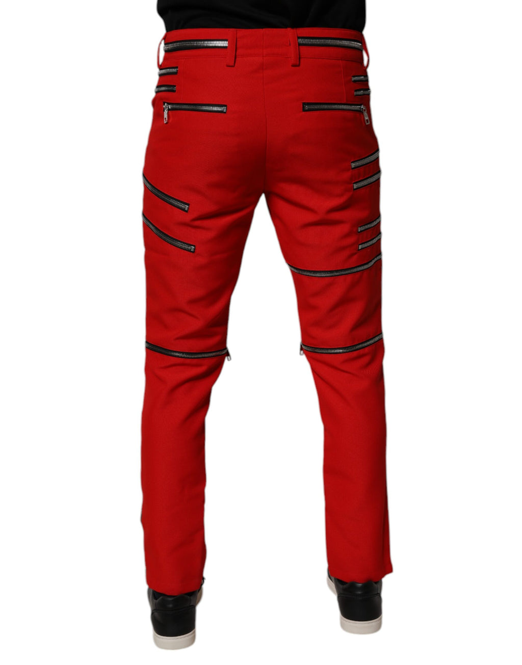 Pantalon droit rouge Dolce & Gabbana avec fermeture éclair et embellissements, vue de face.