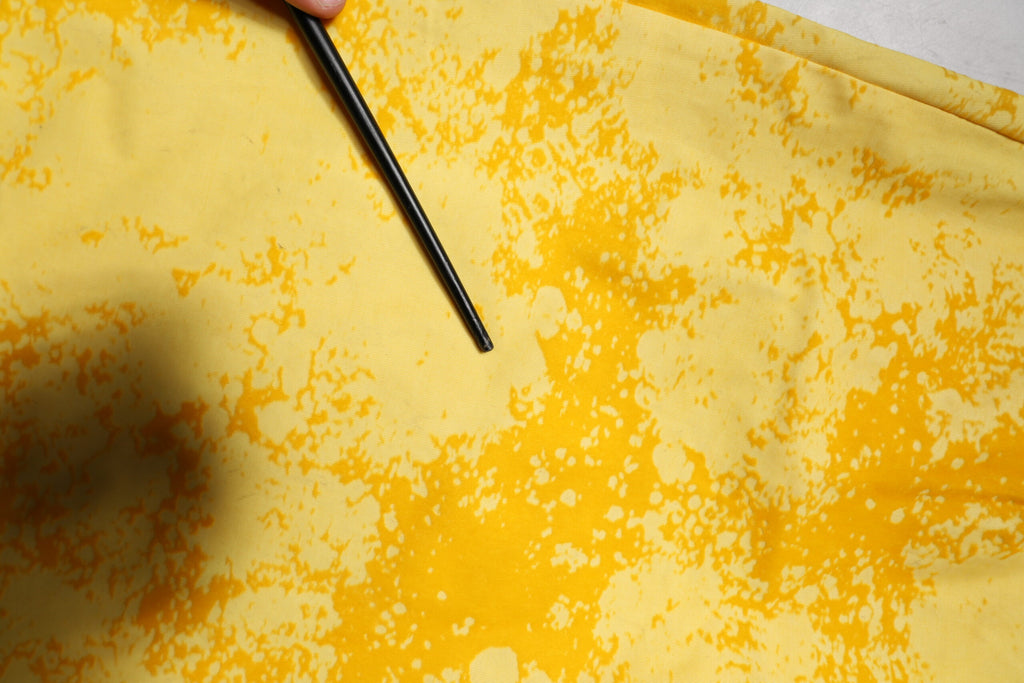 Jeans en denim droit jaune tie-dye en coton de Dolce & Gabbana, style décontracté et tendance.