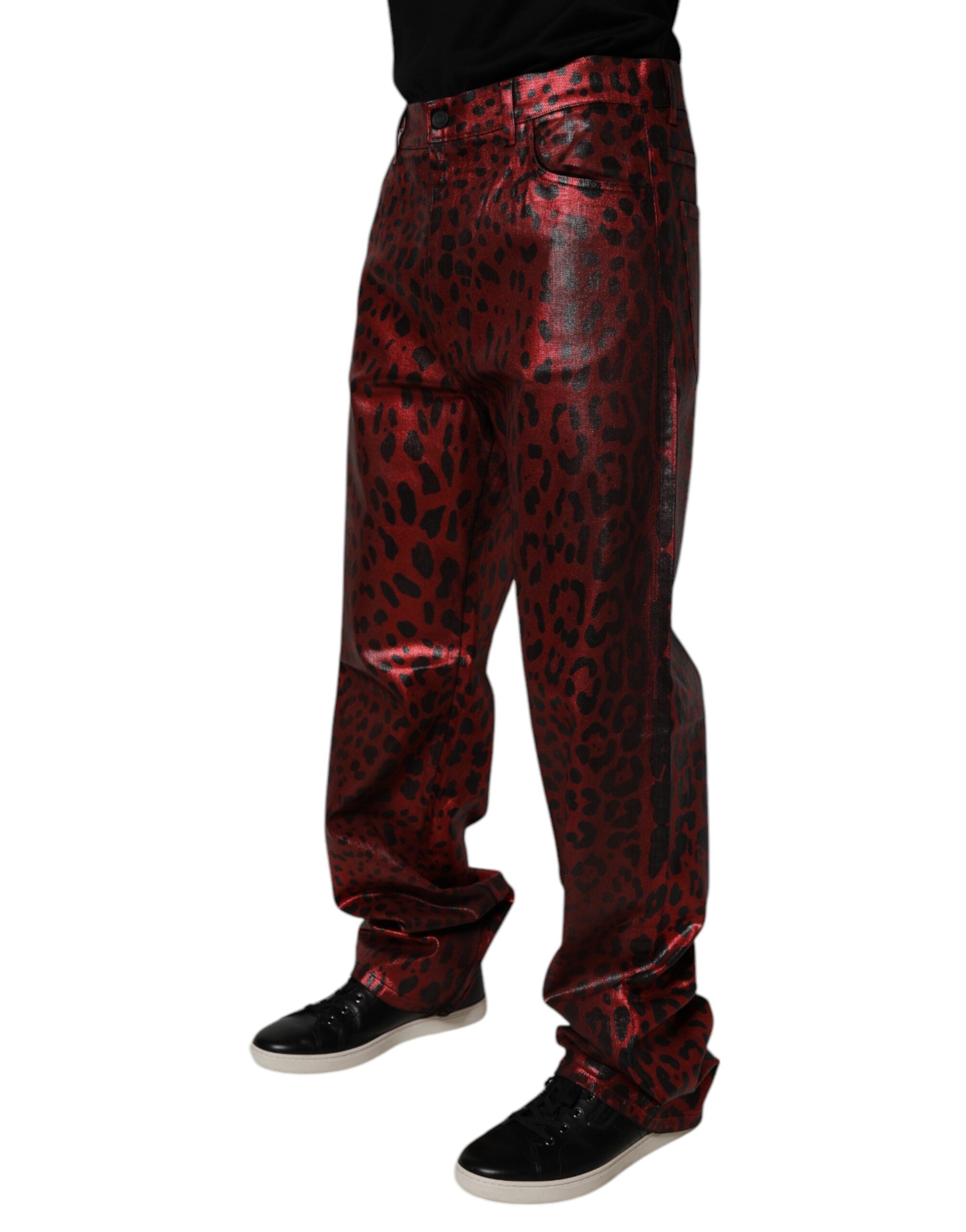 Jeans homme Dolce & Gabbana en coton rouge à motif léopard, coupe droite et style décontracté.