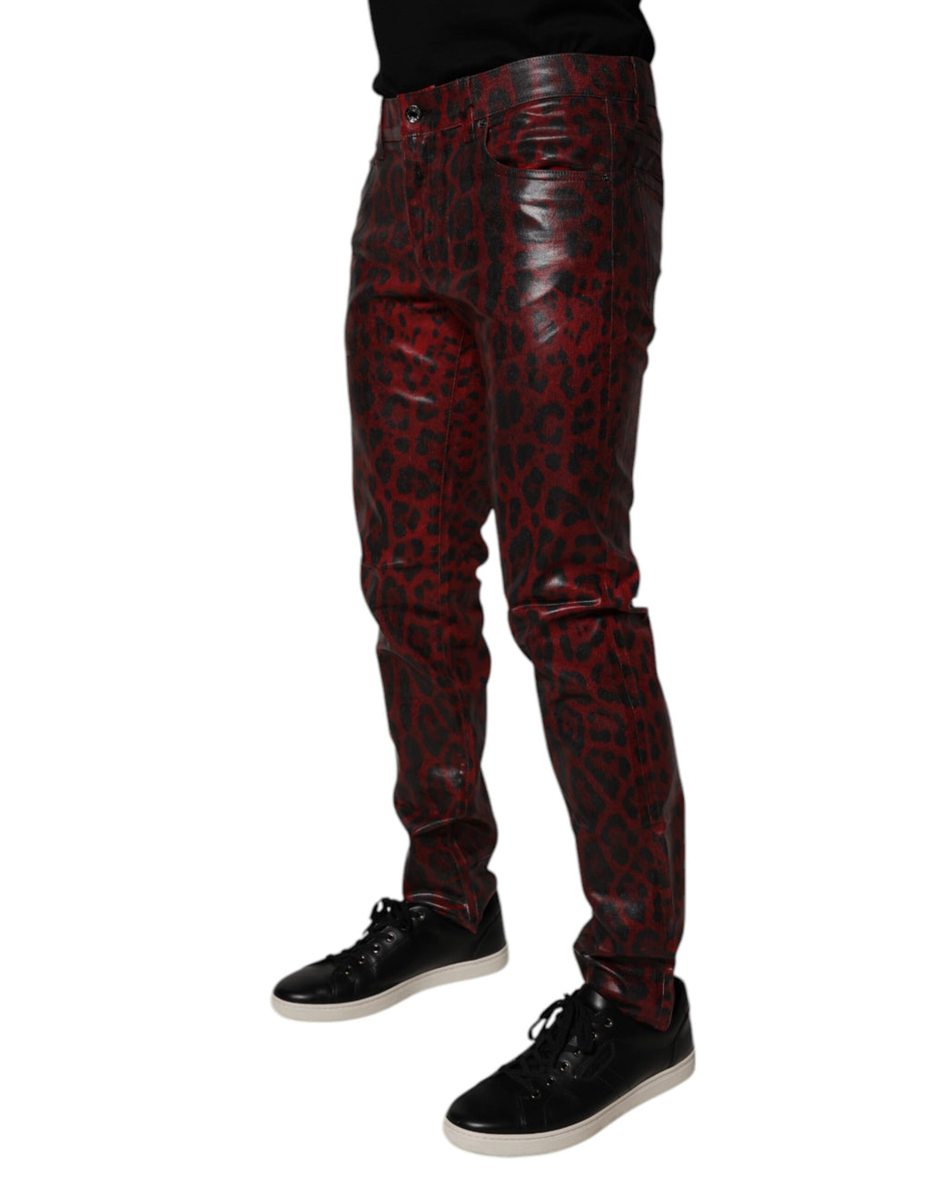 Jeans slim en coton à motif léopard rouge de Dolce & Gabbana, style homme, denim élégant et tendance.