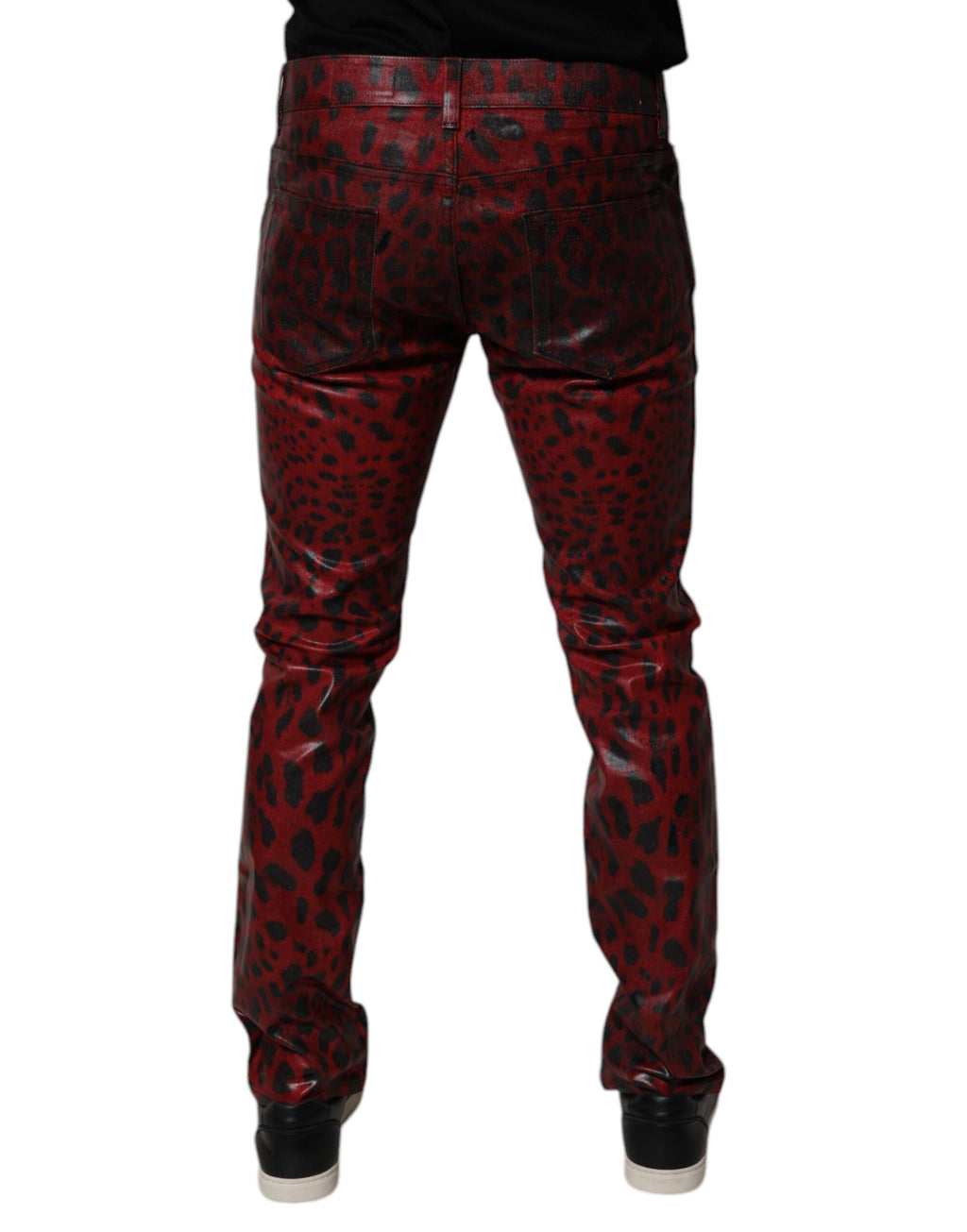 Jeans slim en coton à motif léopard rouge de Dolce & Gabbana pour homme, denim ajusté et tendance.