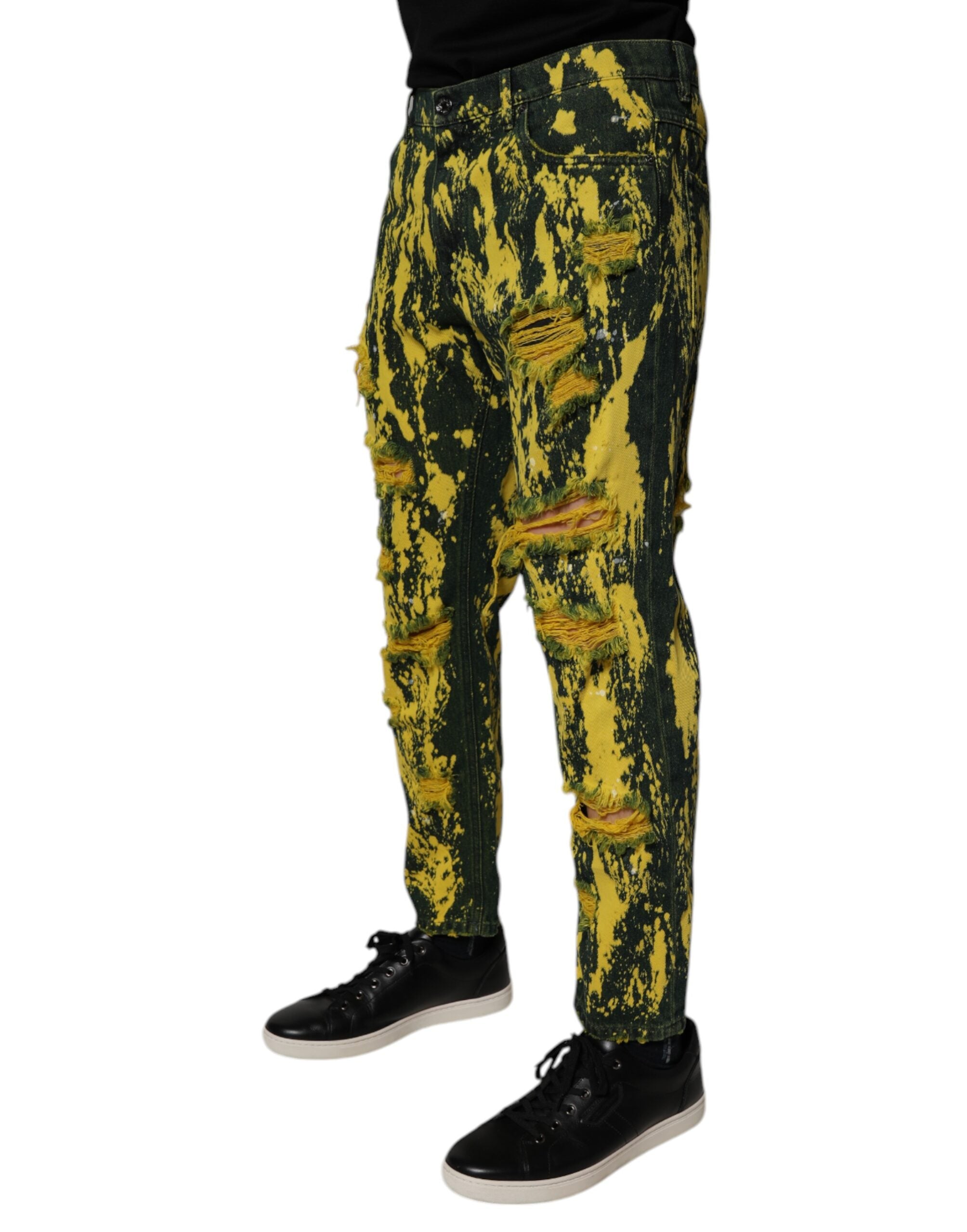 Jeans slim en denim noir et jaune tie-dye tacheté pour homme de Dolce & Gabbana, style décontracté avec déchirures.