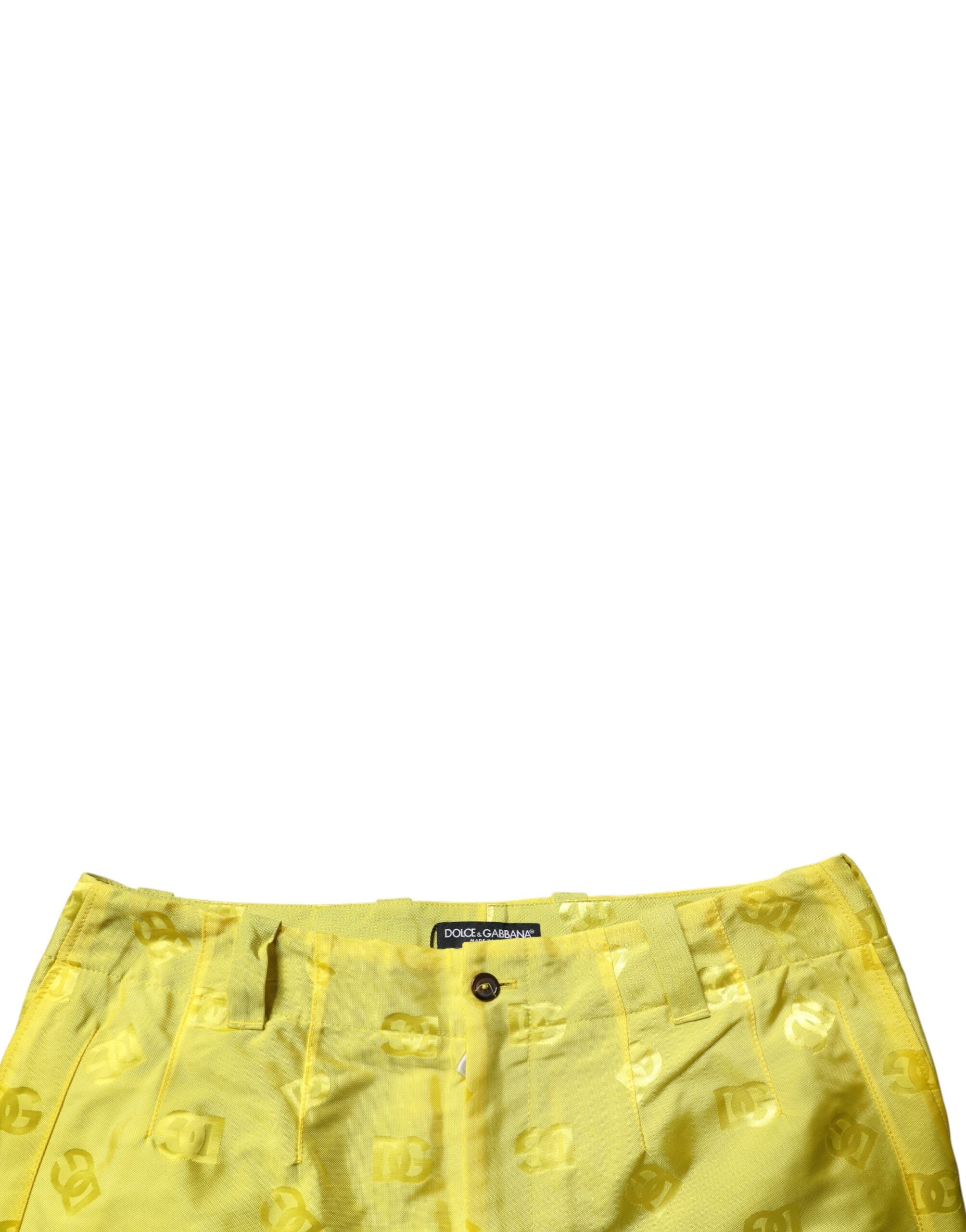 Pantalon droit en polyester jaune à monogramme DG de Dolce & Gabbana, visible avec détails de la couture et coupe élégante.