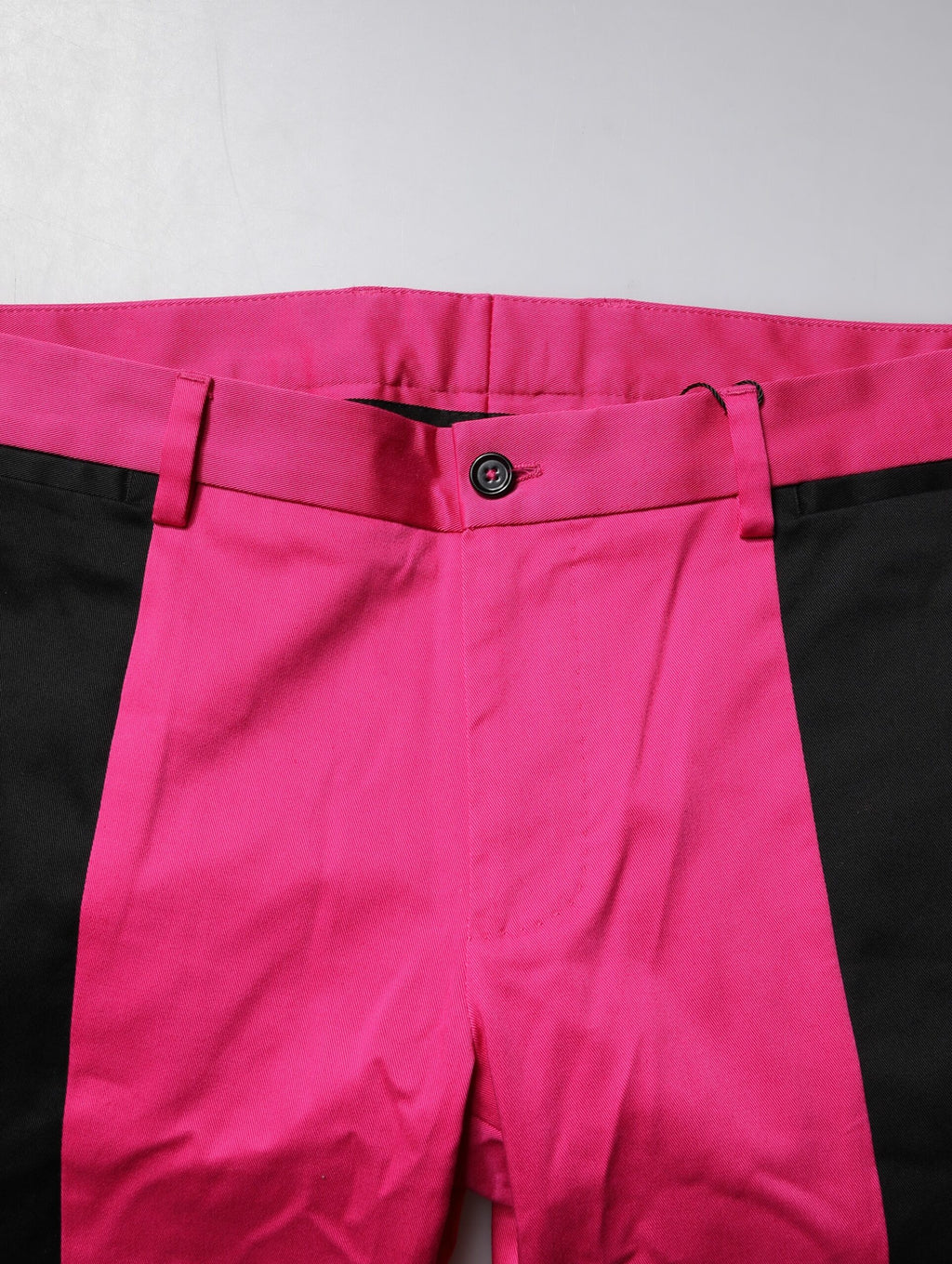Pantalon homme Dolce & Gabbana à rayures roses et noires, coupe slim, élégant pantalon de costume en tissu fluide.