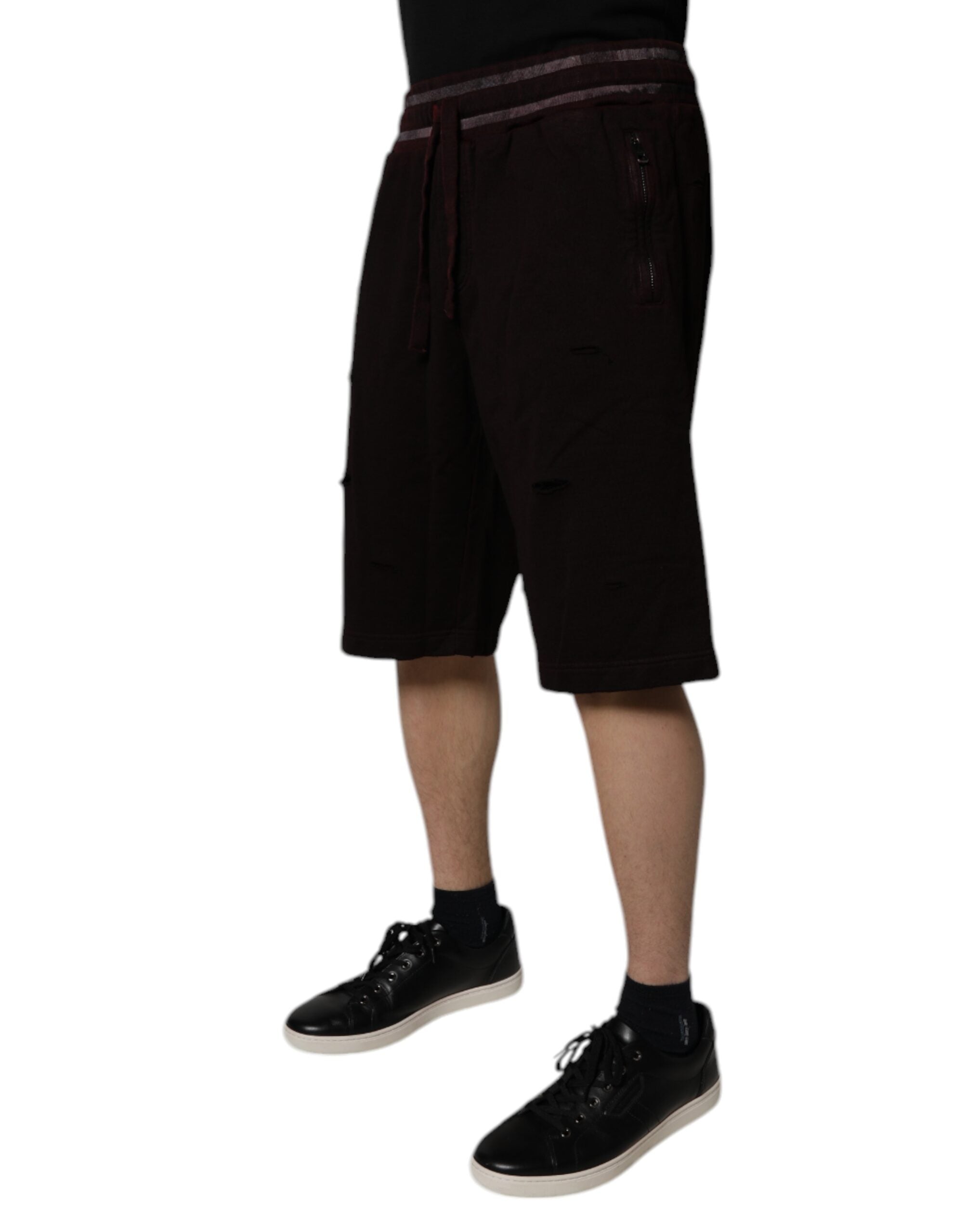 Shorts bermuda pour hommes Dolce & Gabbana en coton marron avec logo et plaque, style décontracté et élégant.