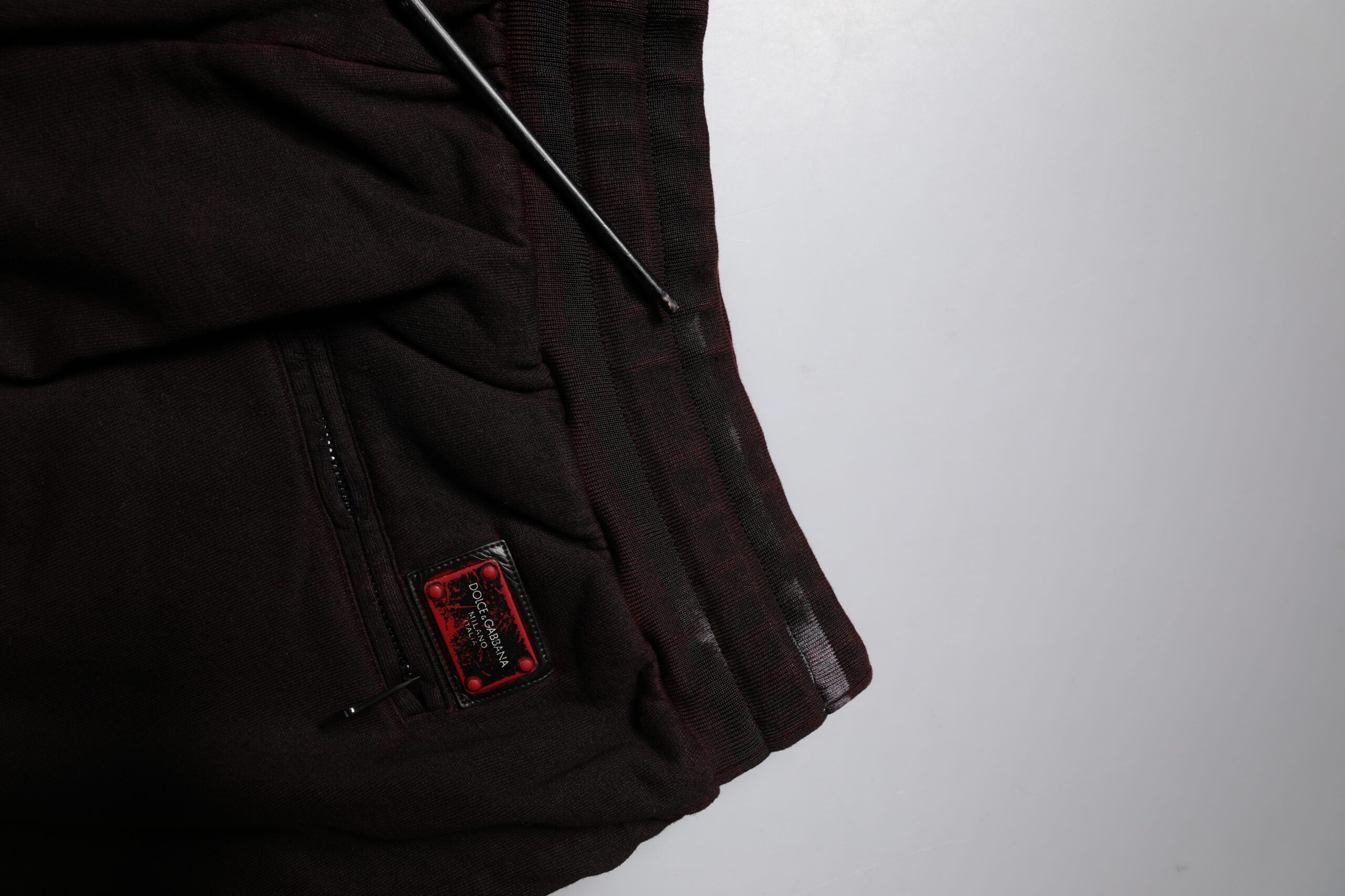 Shorts bermuda en coton marron avec logo Dolce & Gabbana pour homme, design élégant et confortable.