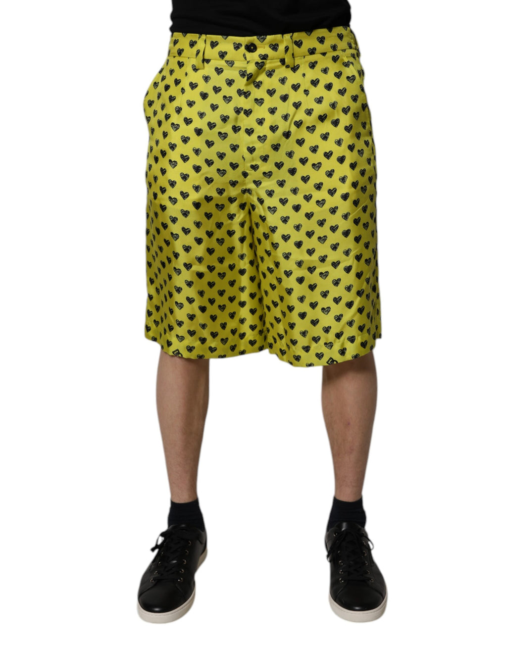 Shorts bermuda en soie vert avec imprimé cœur Dolce & Gabbana, style élégant et confortable pour l'été.