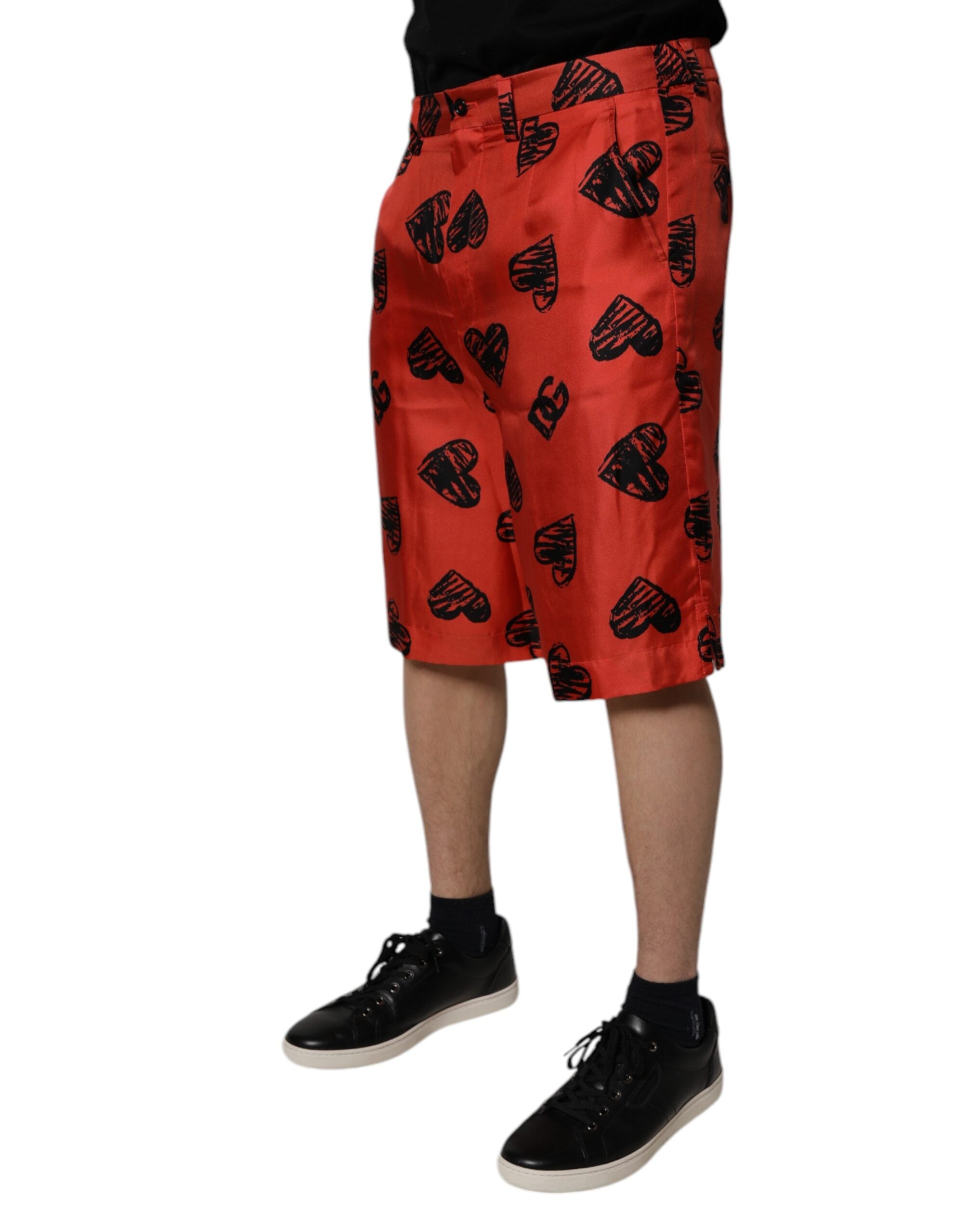 Shorts bermuda en soie orange à motif cœur Dolce & Gabbana, style élégant et confortable, vue de face sur le produit.