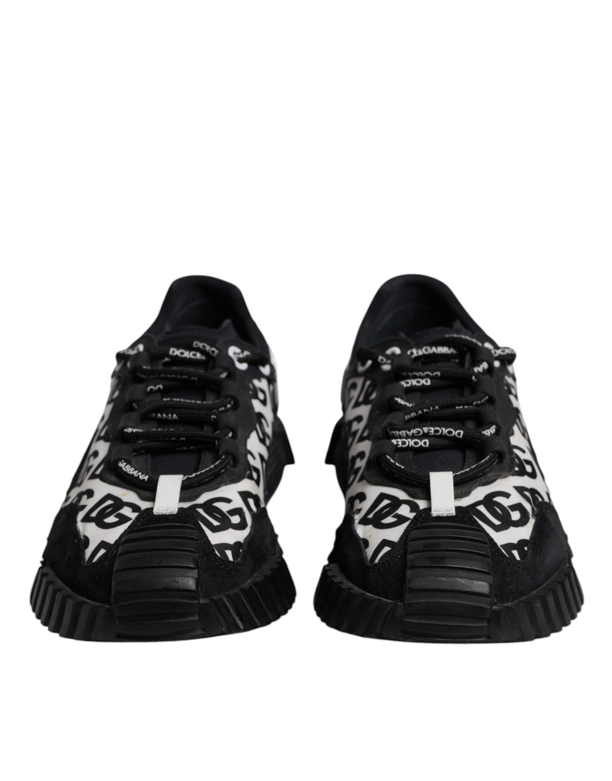 Chaussures sneakers basses noires Dolce & Gabbana avec logo en dentelle et laçage, style décontracté et moderne.