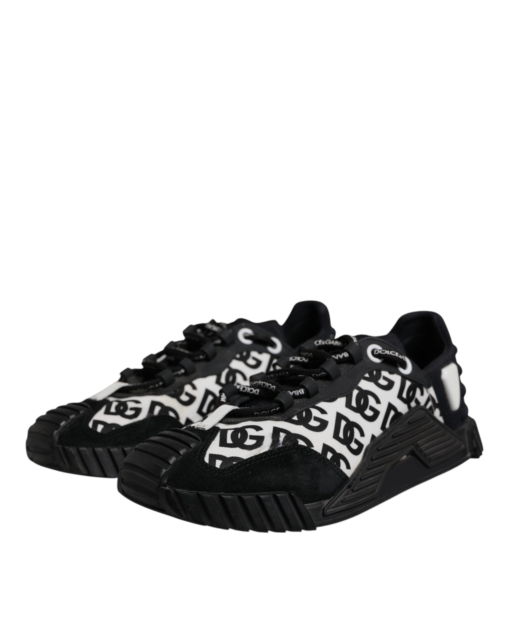Chaussures sneakers basses noires Dolce & Gabbana avec logo en dentelle et laçage, style décontracté et élégant.