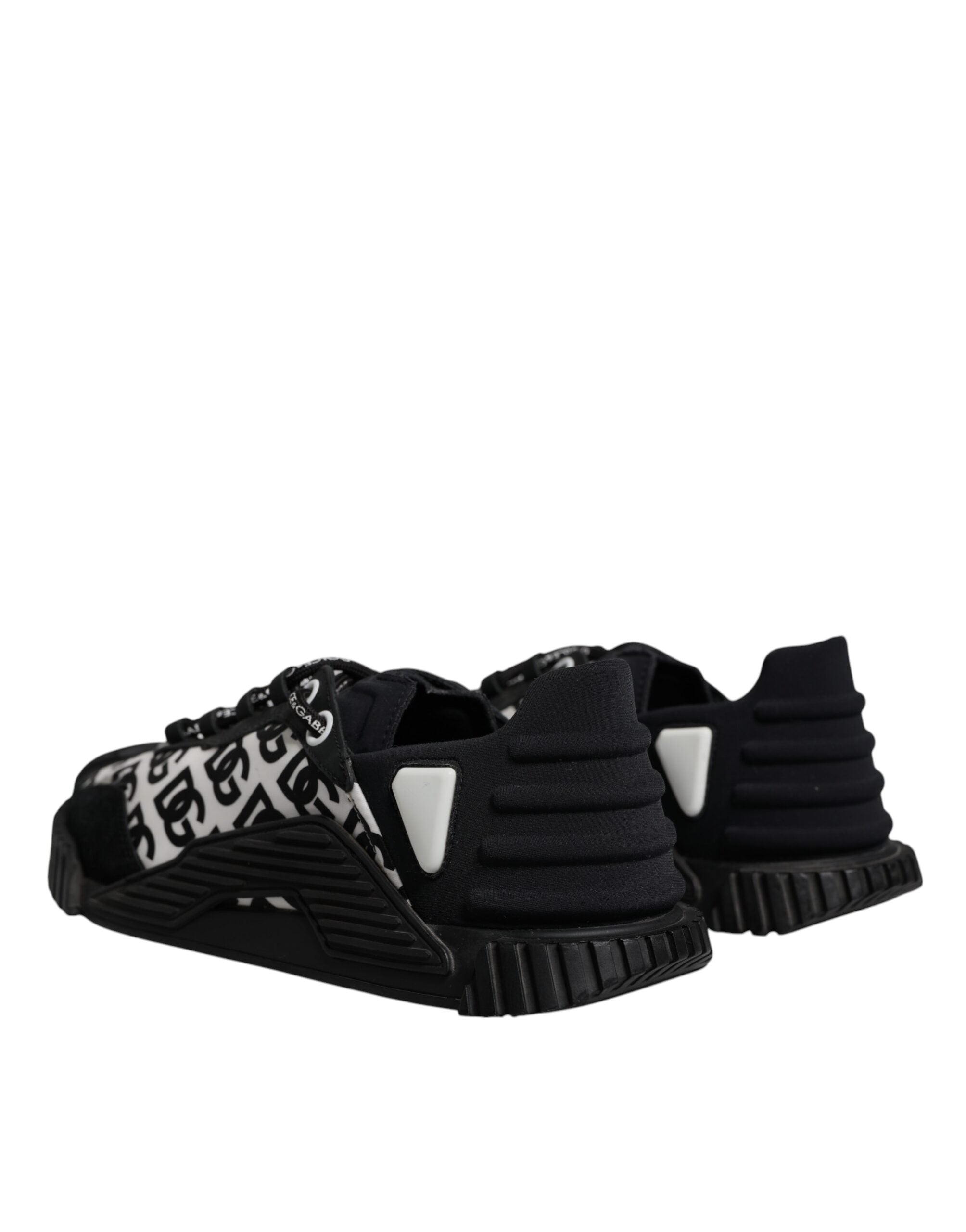 Chaussures de sneakers basses noires Dolce & Gabbana avec logo en dentelle et lacets, style décontracté et élégant.