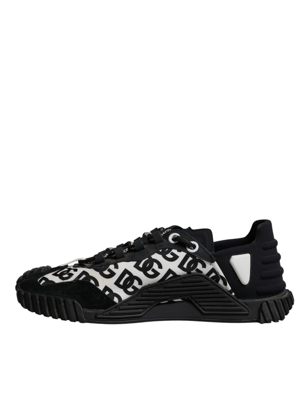 Chaussures sneakers basses noires Dolce & Gabbana logo en dentelle à lacets, style décontracté et élégant.