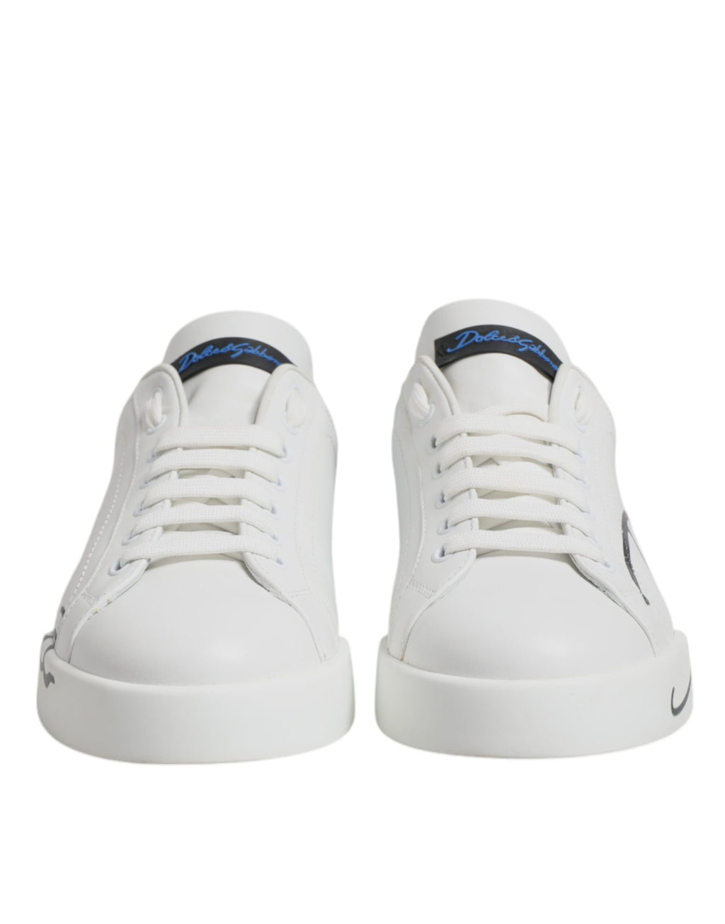 Chaussures sneakers basses Dolce & Gabbana en cuir blanc et bleu avec logo, visibles sous différents angles.
